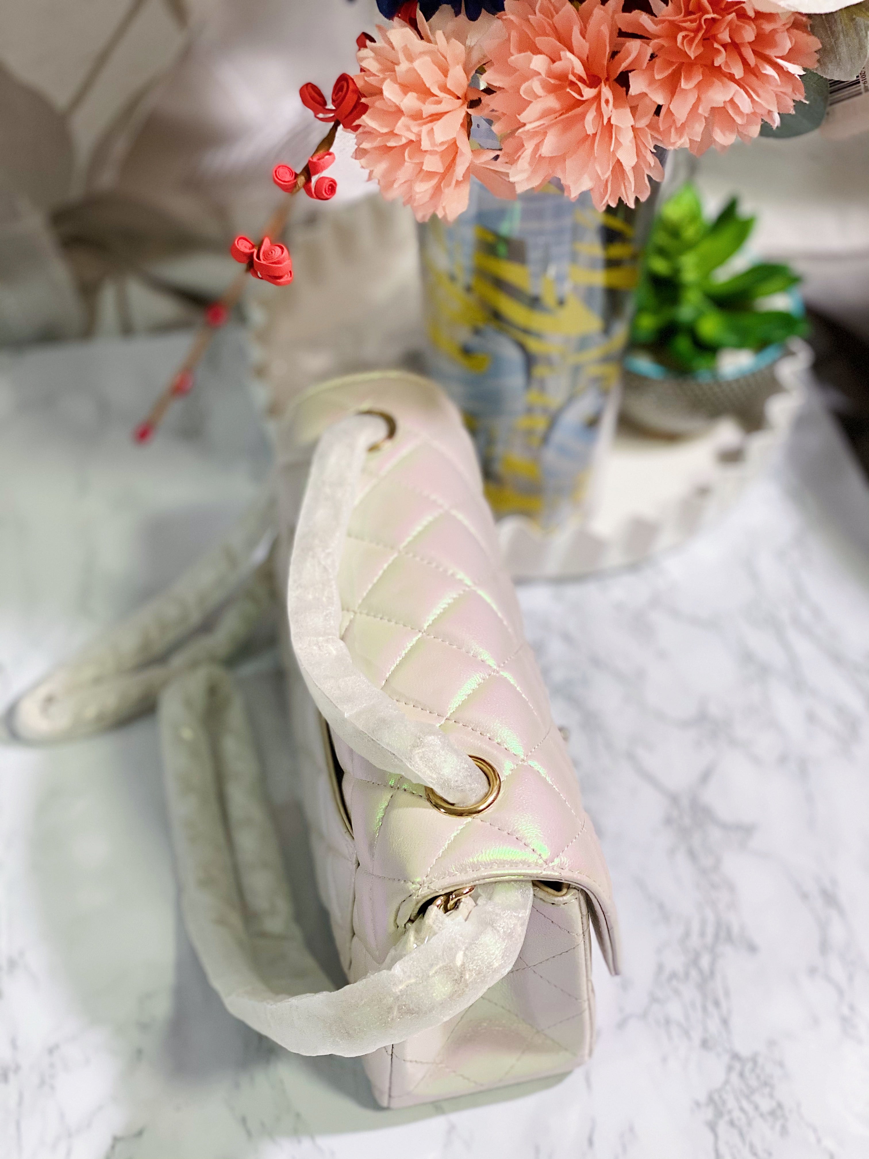 [TOP] CHANEL Classic Flap Bag Outside Thread Mini 20CM - White Iridescent