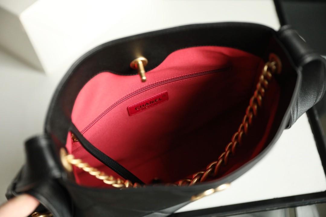 [TOP] CHANEL Hobo Quilted Bag 28CM - Black