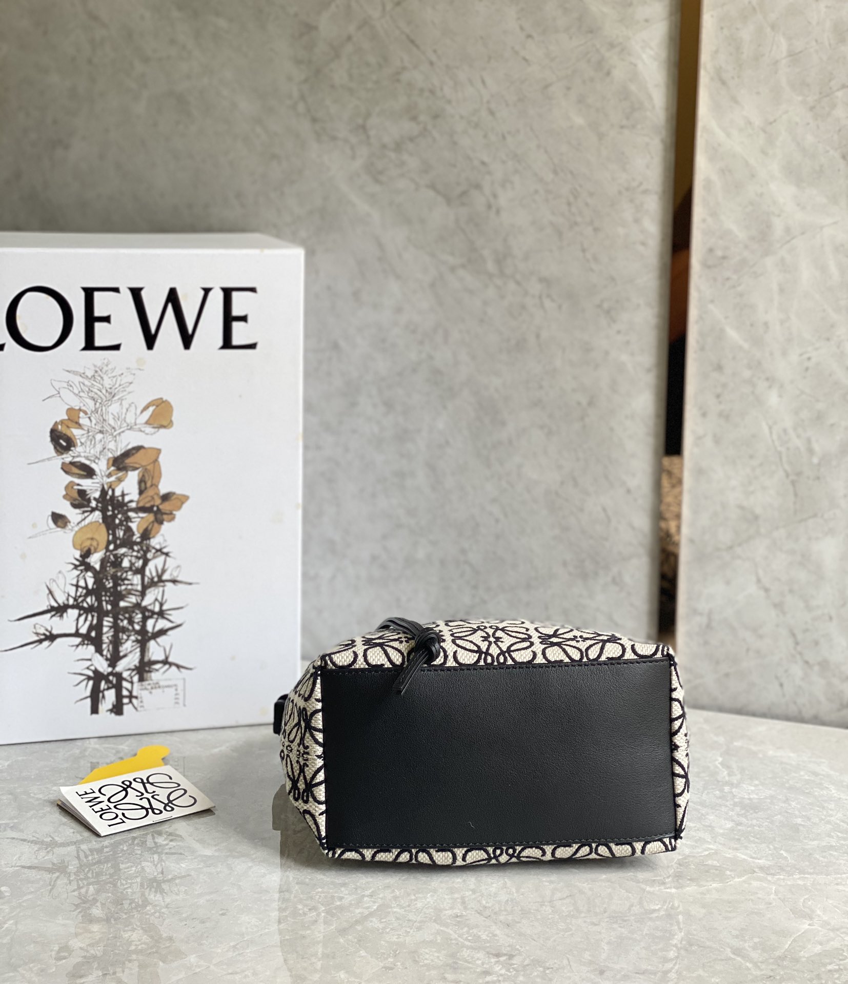[TOP] LOEWE Cubi Bag Anagram 21*12*17cm/25*21*16.5cm - Black White