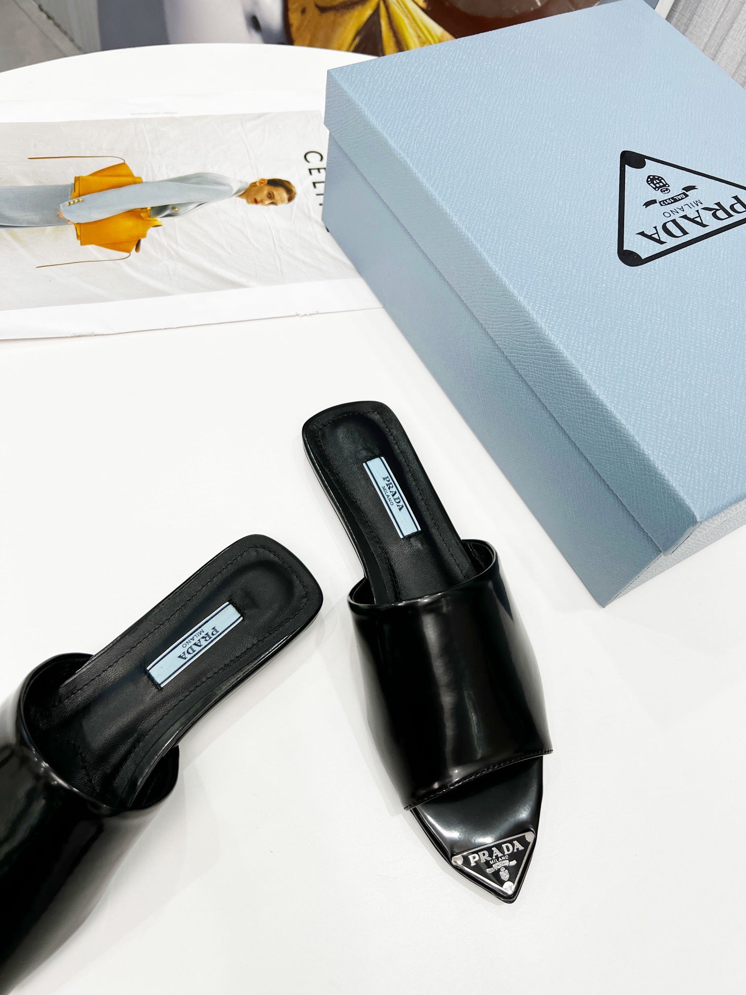 [TOP] PRADA Sleek Line Enamel Triangle Logo Brushed Leather - Black