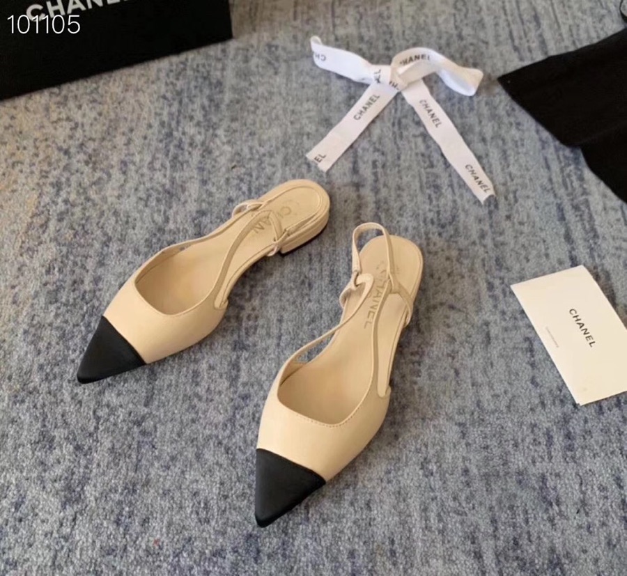 [TOP] CHANEL Two Tone Pointed Flats  - 2 Colours