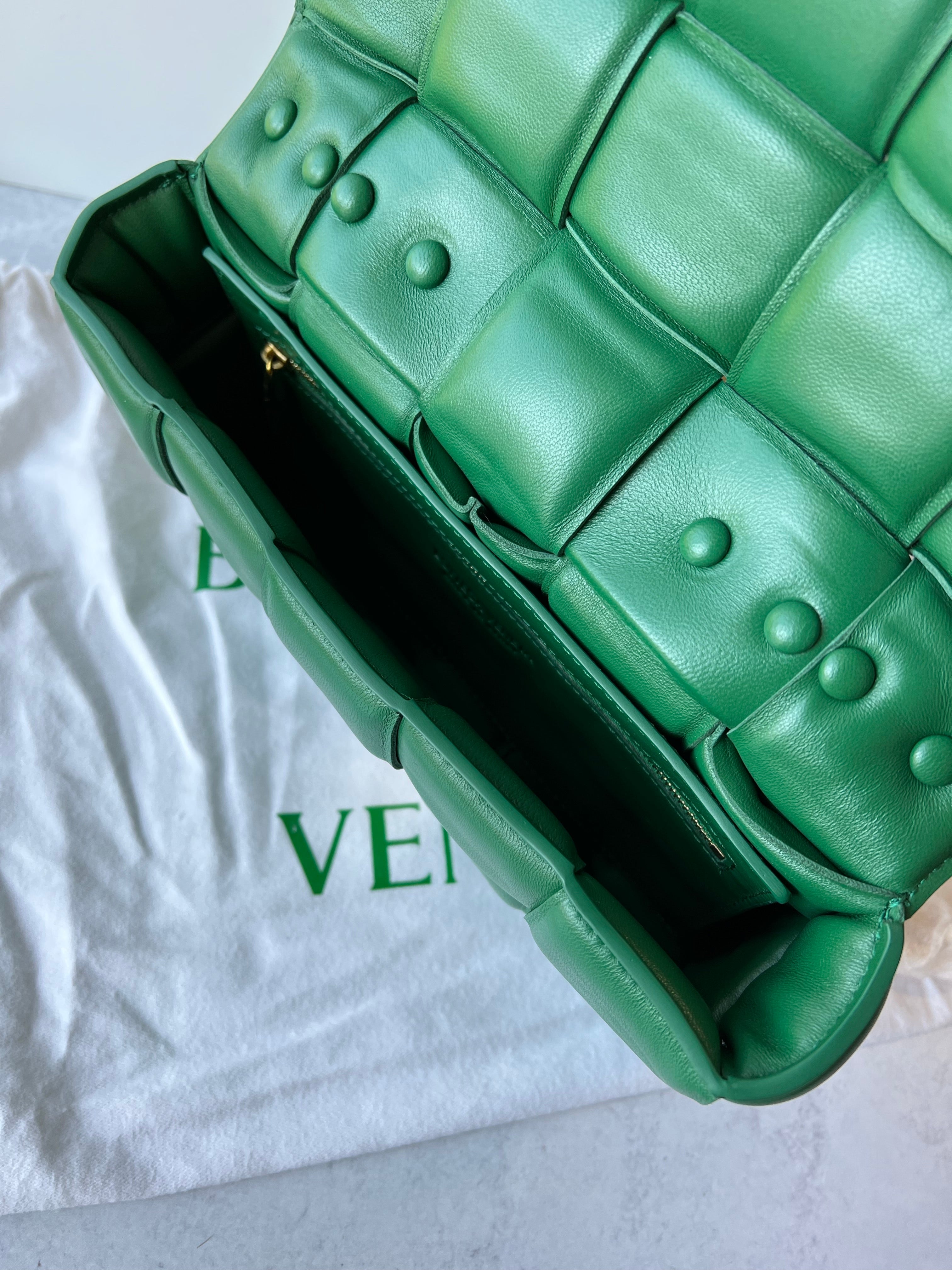 [TOP] Bottega Veneta BV Chain Cassette Bag - Dark Green