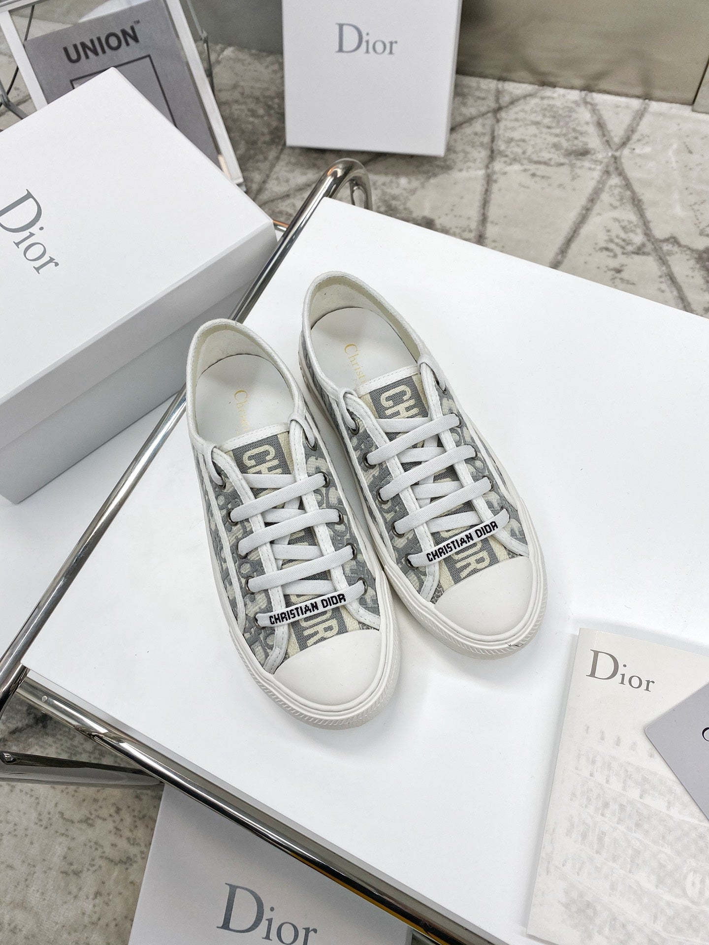 [TOP] Christian Dior Canvas Oblique Walk’N’Christian Dior Low Sneakers - 11 Colors