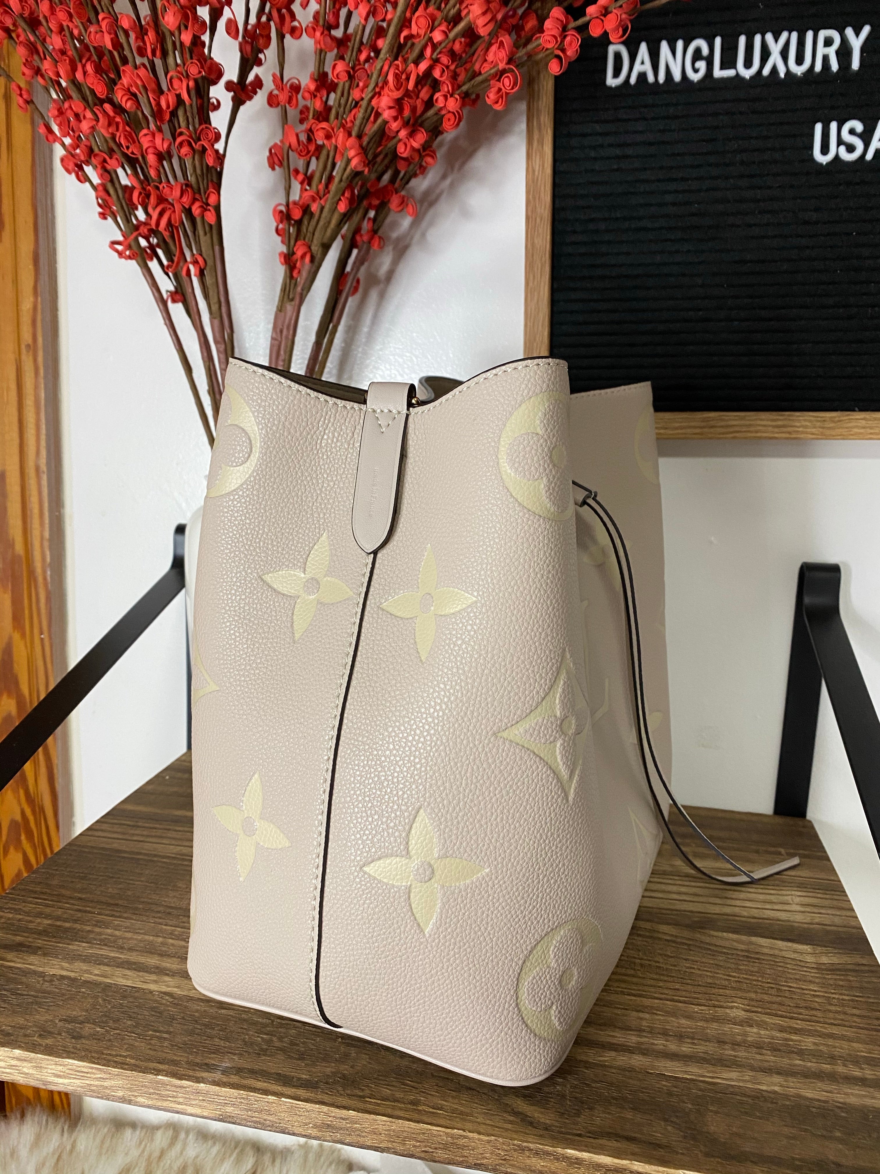 [TOP] Louis Vuitton LV Noe Giant Monogram Bag  27x25x20cm- LIGHT SAND