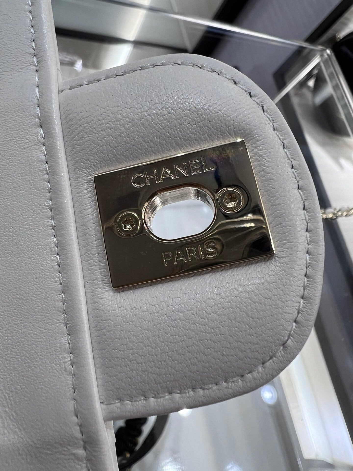 [TOP] CHANEL Heart Bag Large 16.5x18x6.5cm - White & GHW