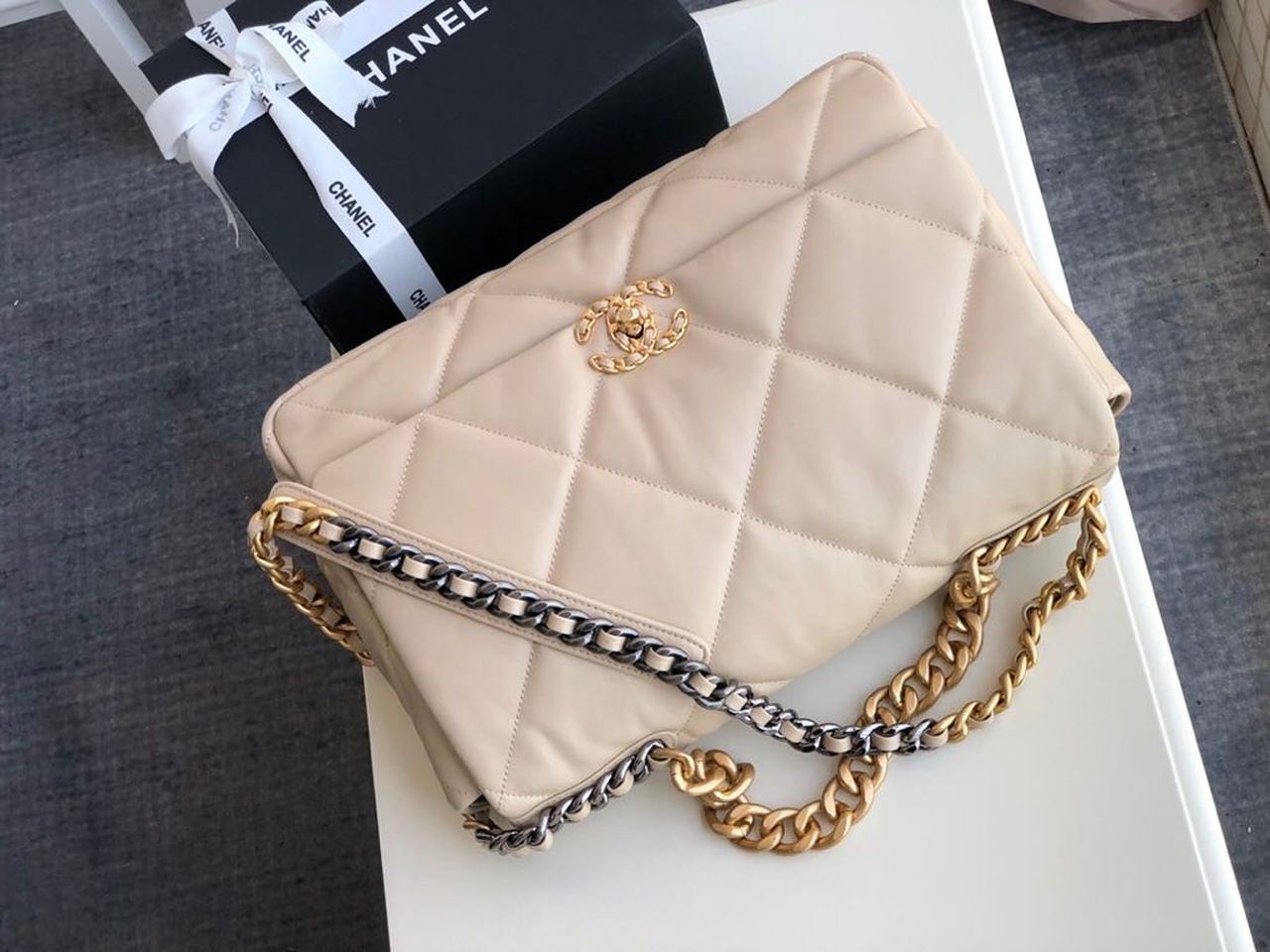 [TOP] CHANEL 19 Flap Bag Maxi 36cm - Beige