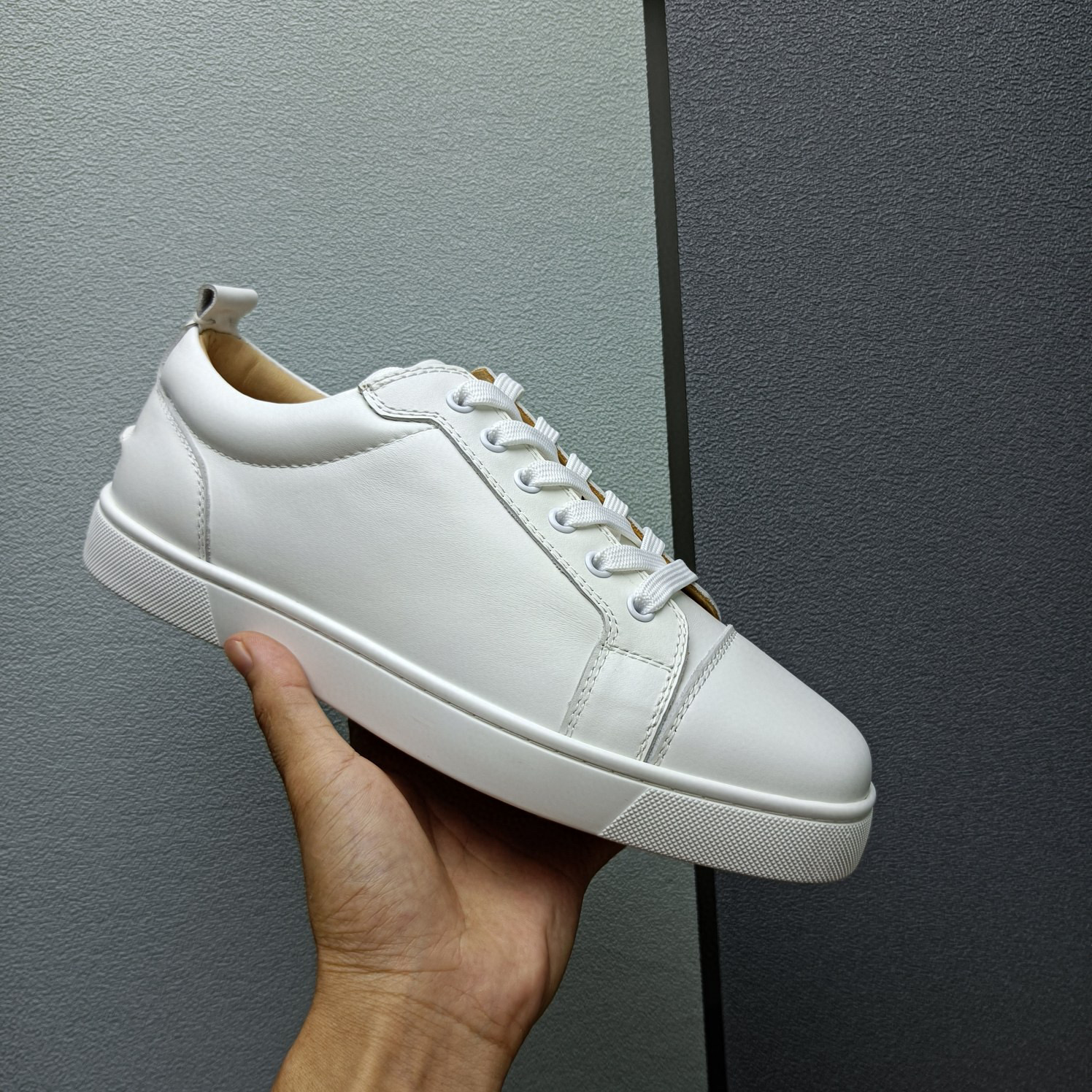 [TOP] Christian Louboutin Sneaker-2 Colors