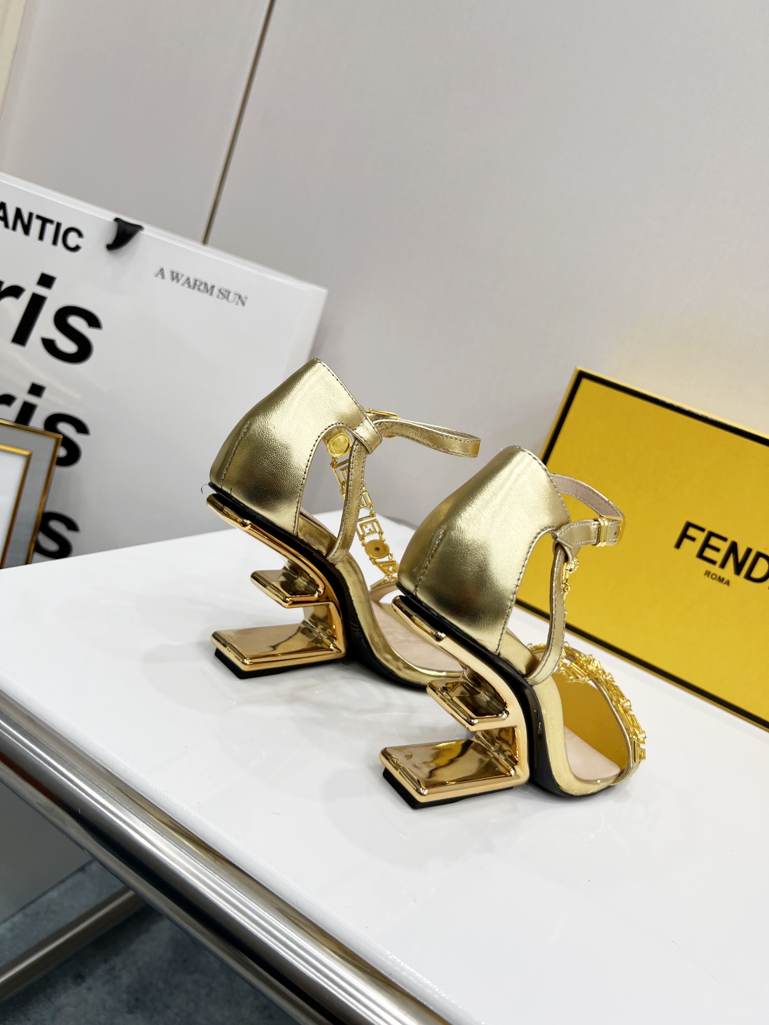 [TOP] FENDI First High Heel - Gold