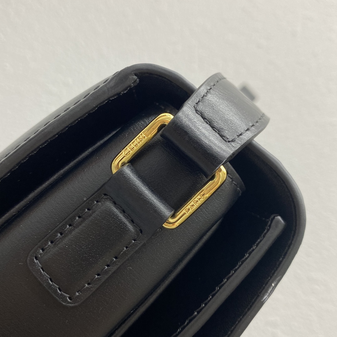 [TOP] CELINE Triomphe Shoulder Bag  22-16-6 - Black