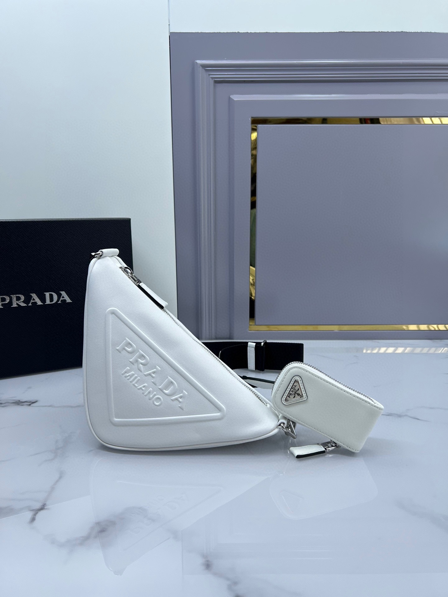 [TOP] PRADA Leather Triangle Bag 26x14x12cm - 3 Color