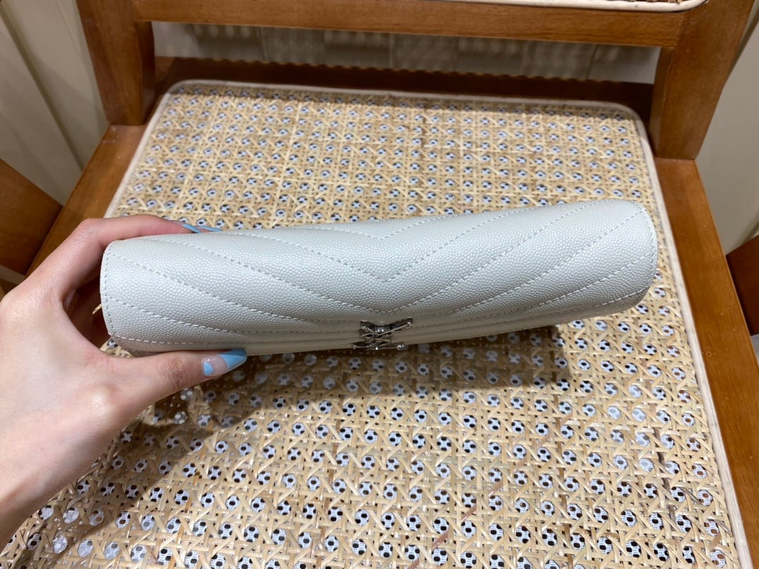 [TOP] Yves Saint Laurent YSL Woc Matelasse Medium Bag - White SHW