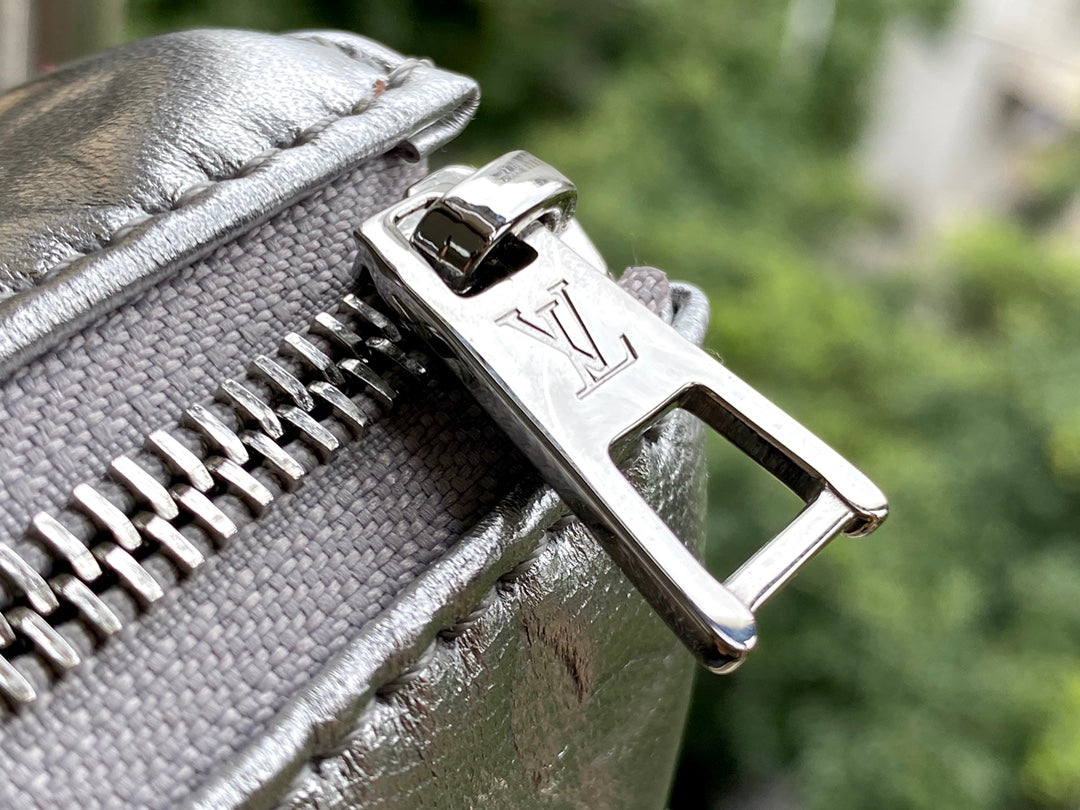 [TOP] Louis Vuitton LV £V Coussin PM Bag 26x20x12cm- Silver