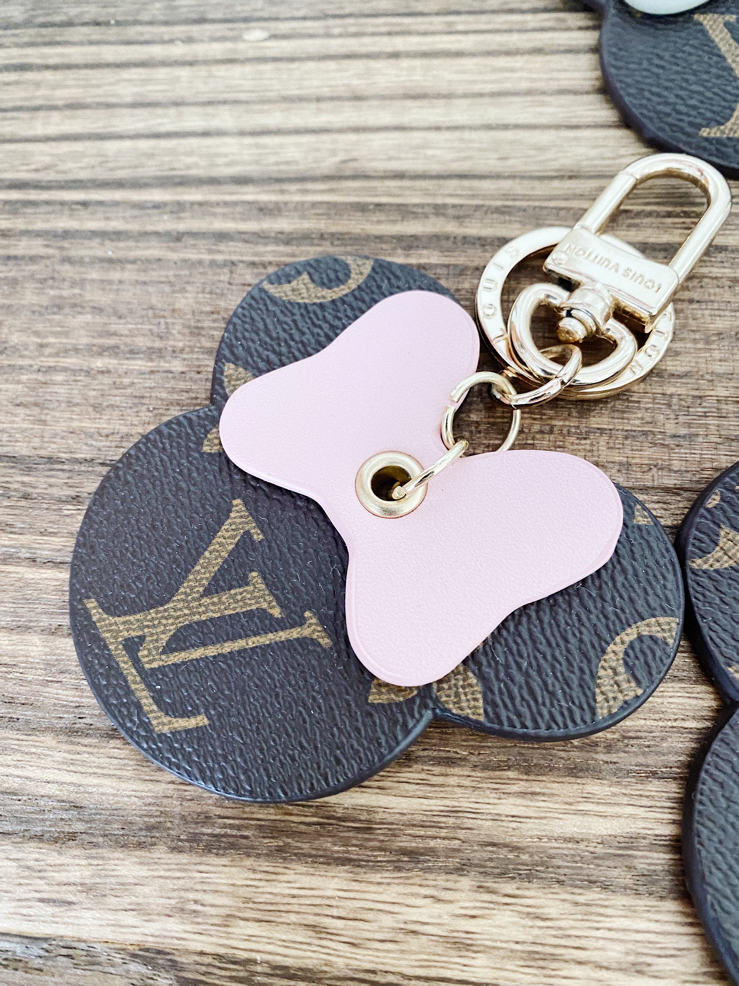 [TOP] Louis Vuitton LV LV Mickey Mouse Key Holder