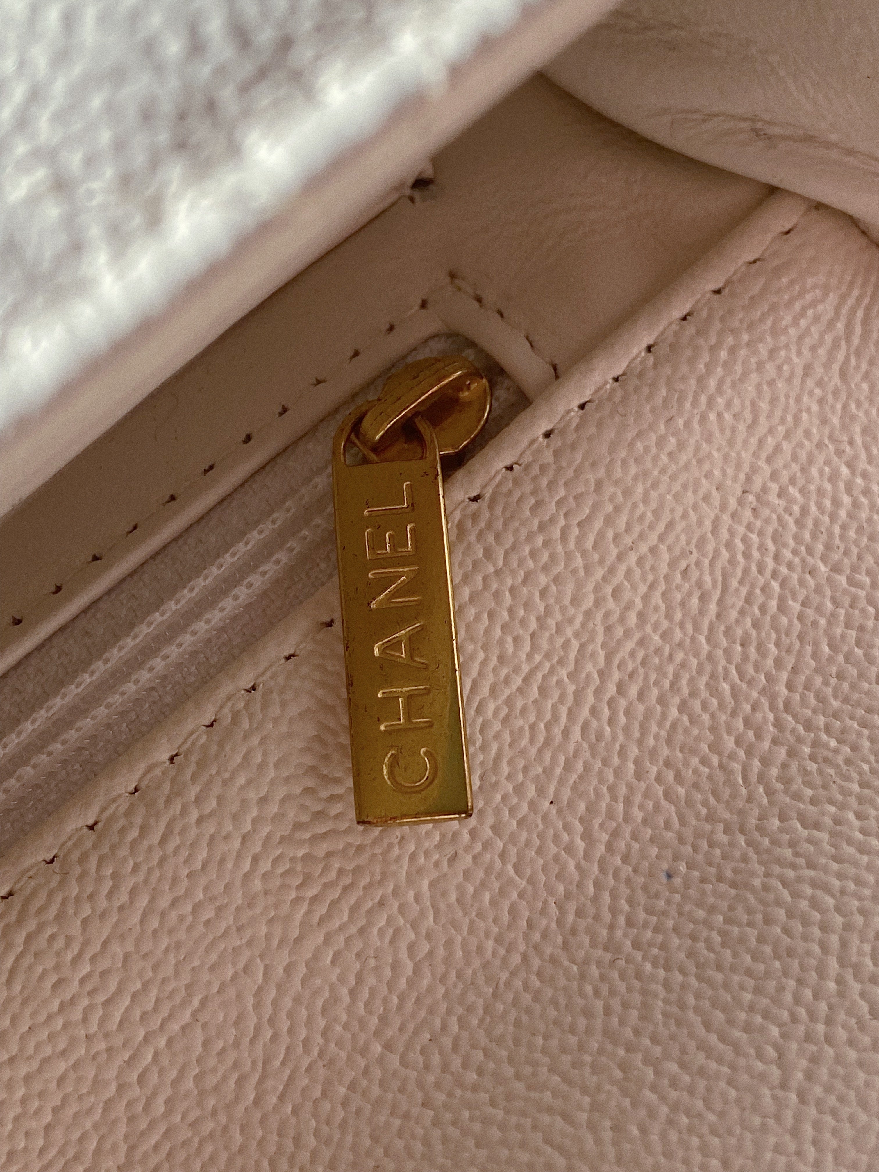 [TOP] CHANEL Classic Flap Bag with Top Handle Caviar Skin New Mini 20cm - White & GHW