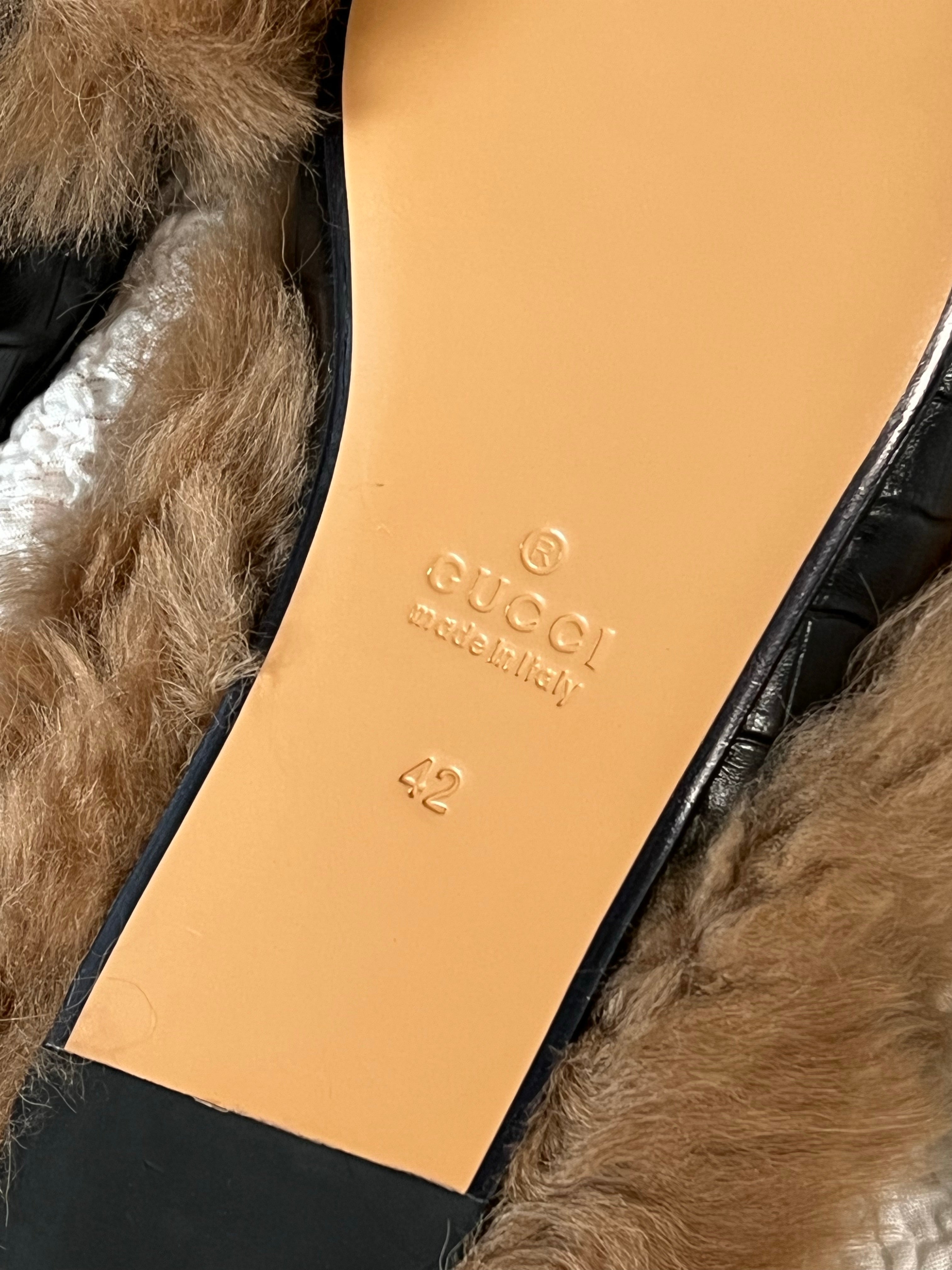 [TOP] GUCCI Fur Line Crocodile Skin Slippers - Black