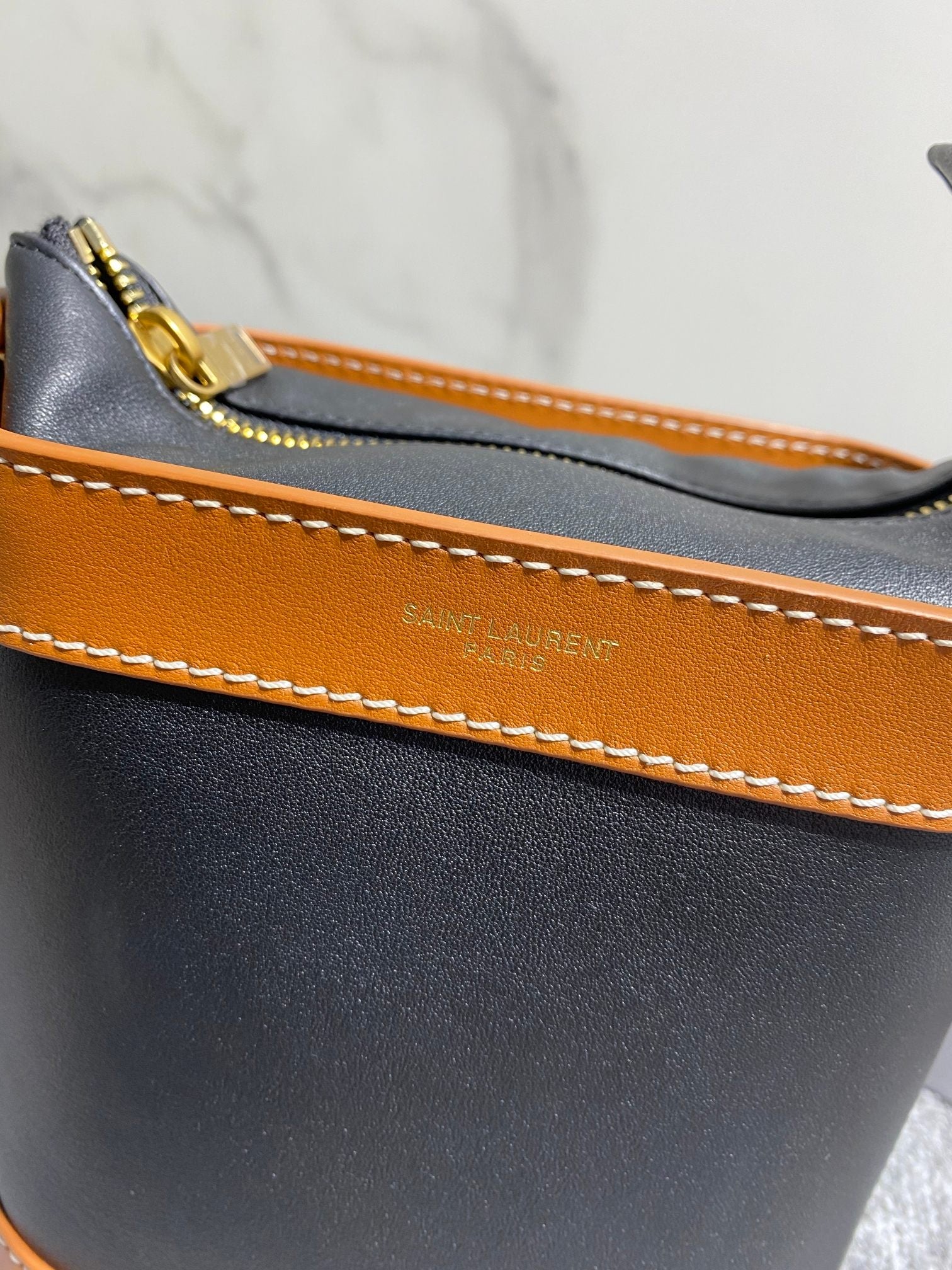 [TOP] Yves Saint Laurent YSL Aphile Bucket Bag - Black