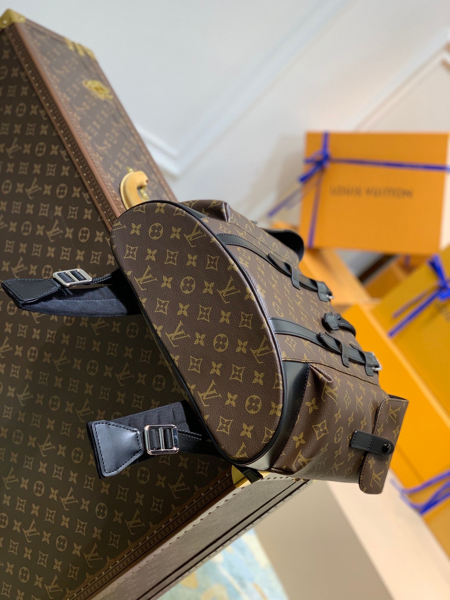 [TOP] Louis Vuitton LV L*V Christopher Monogram Backpack PM 41.0x48.0x13.0cm - Black