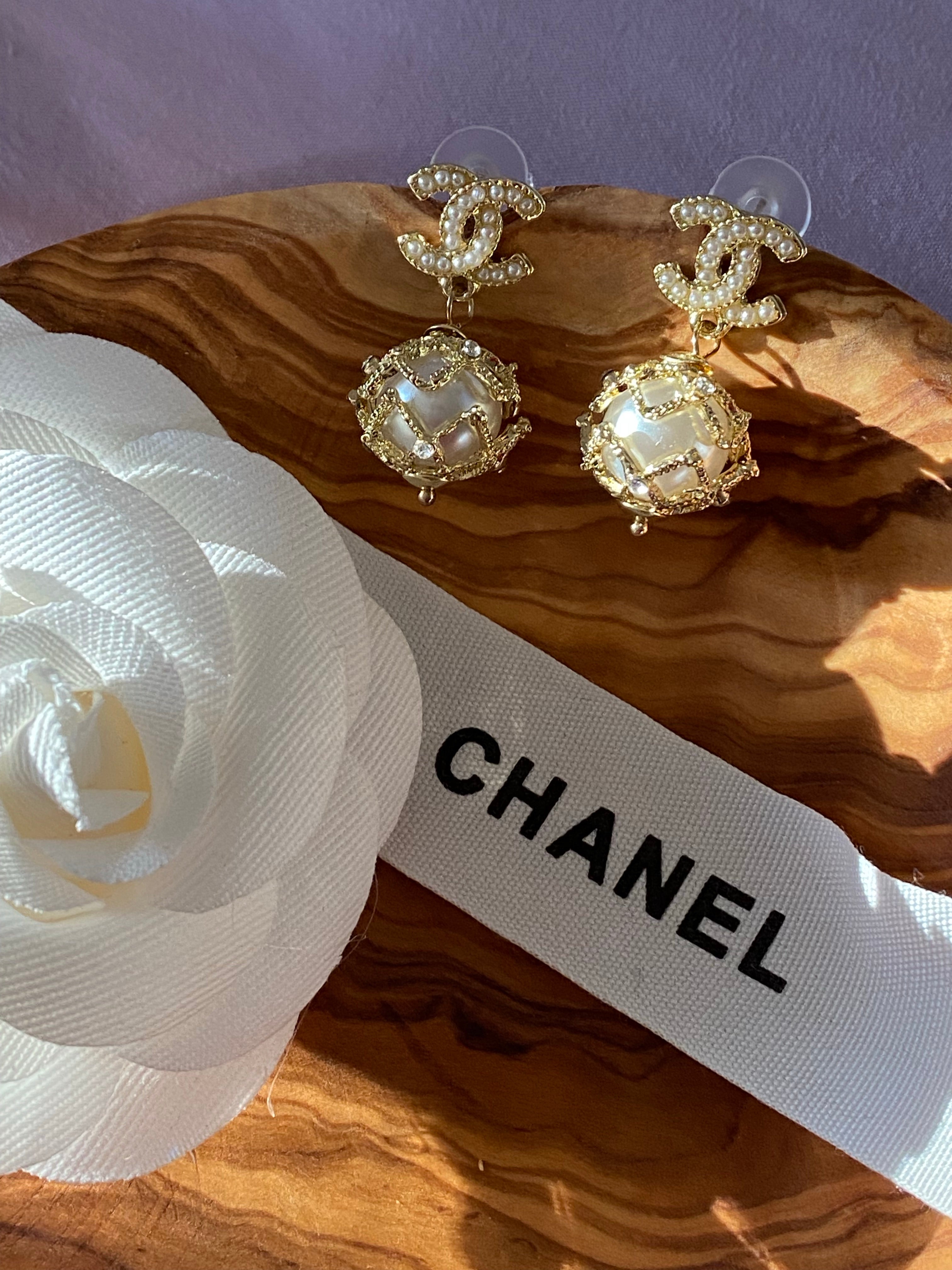 [TOP] CHANEL Dangle Pearl Earrings