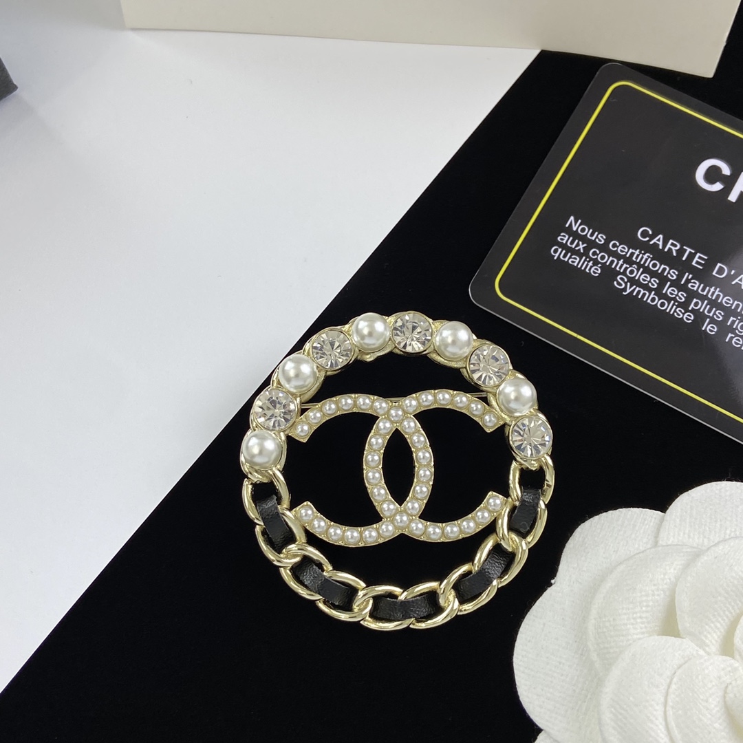 [TOP] CHANEL Brooch Collections