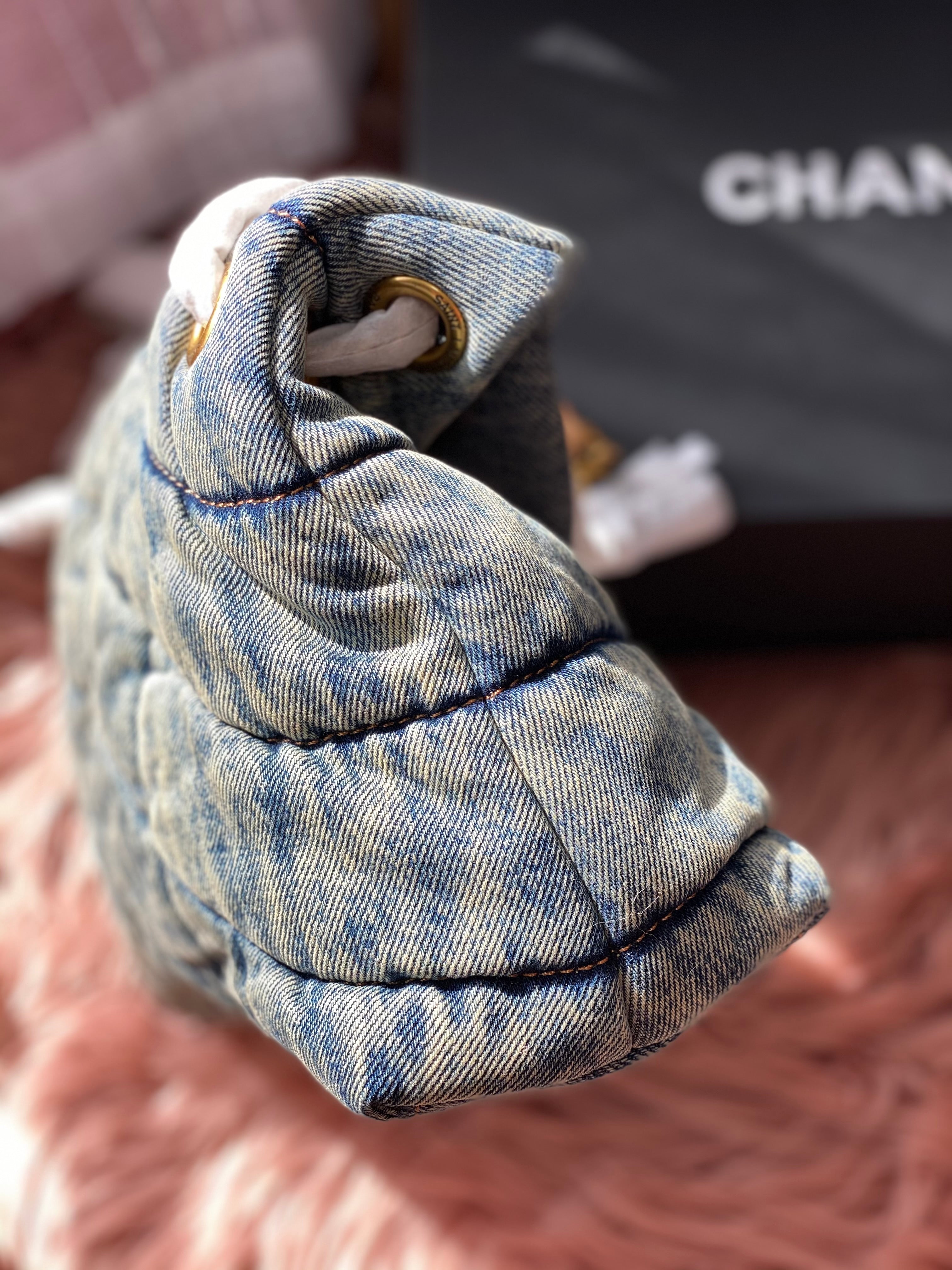 [TOP] Yves Saint Laurent YSL Loulou Small Denim Puffer Bag