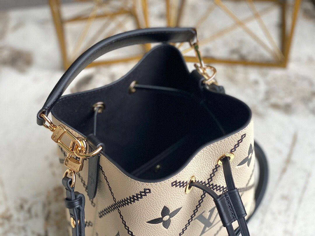 [TOP] Louis Vuitton LV  NoeBB Bucket Bag 24x22x15cm - Cream and Black