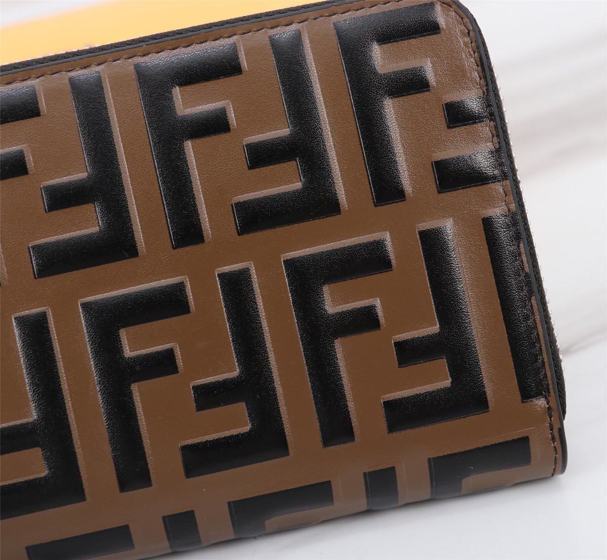 [TOP] FENDI Leather Wallet