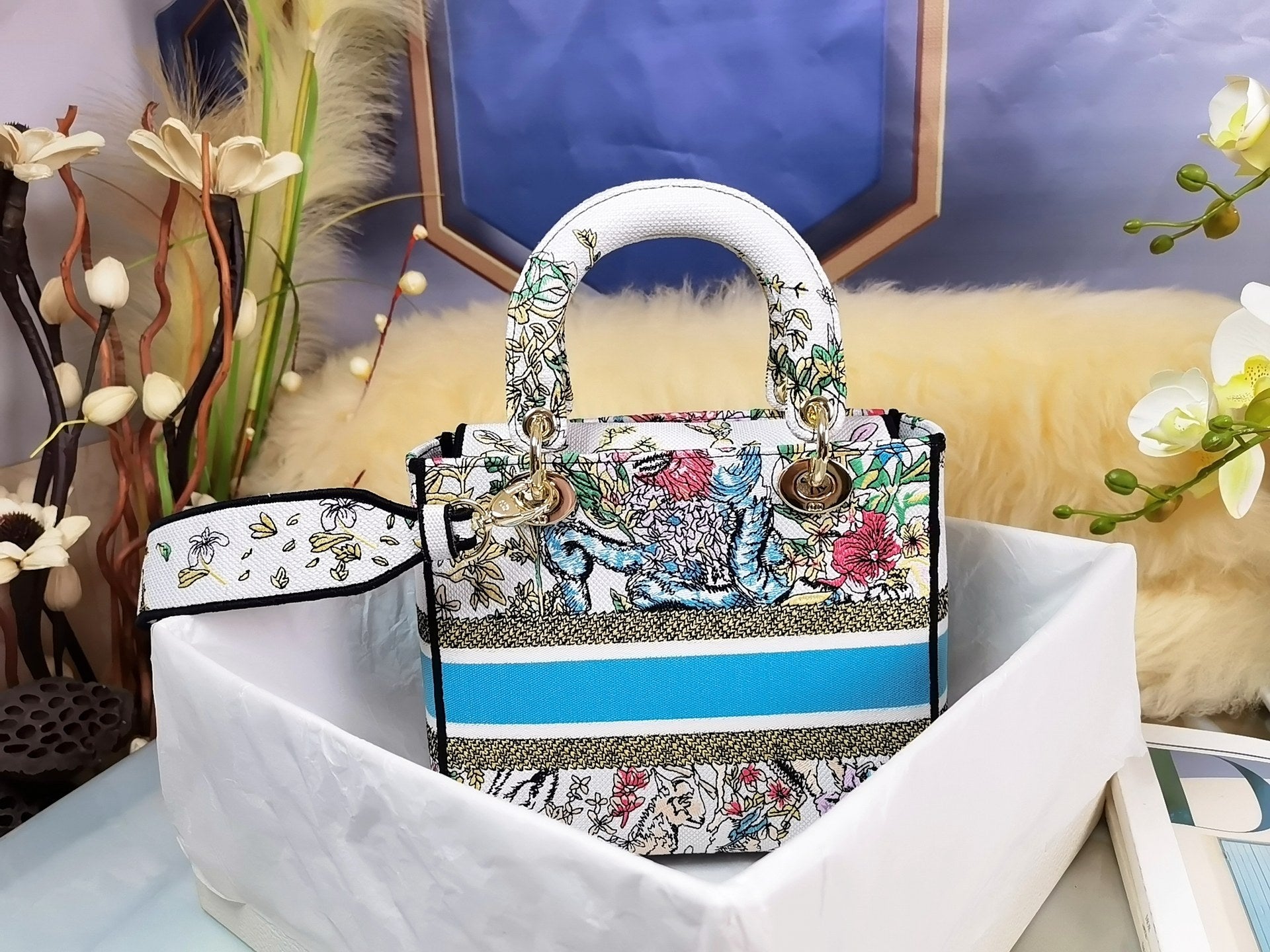 [TOP] Christian Dior Lady Christian Dior Bag D-Lite Embroidery Constellation Medium - White