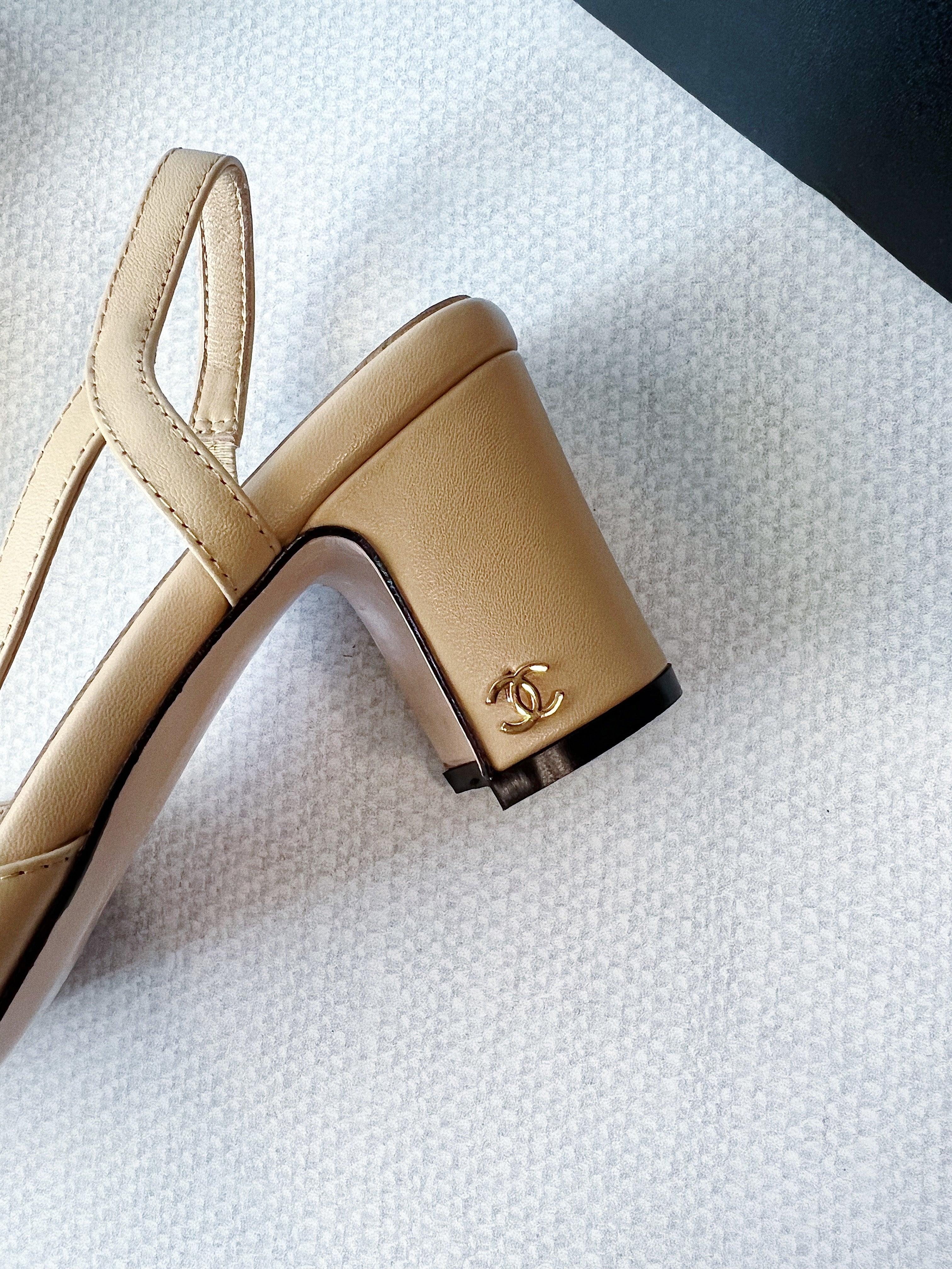 [TOP] CHANEL Pump Two Tone Sling Back - Beige and Black