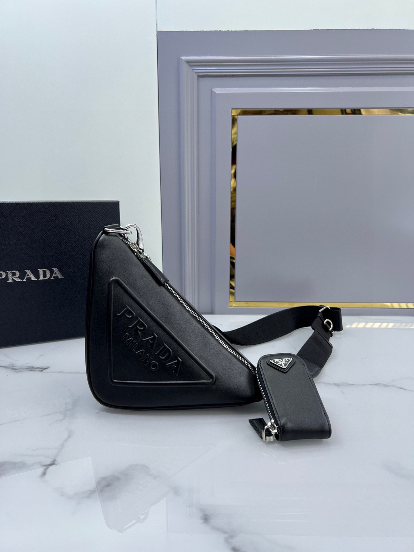 [TOP] PRADA Leather Triangle Bag 26x14x12cm - 3 Color