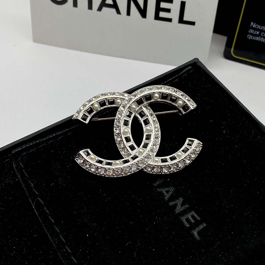 [TOP] CHANEL Brooch Collections