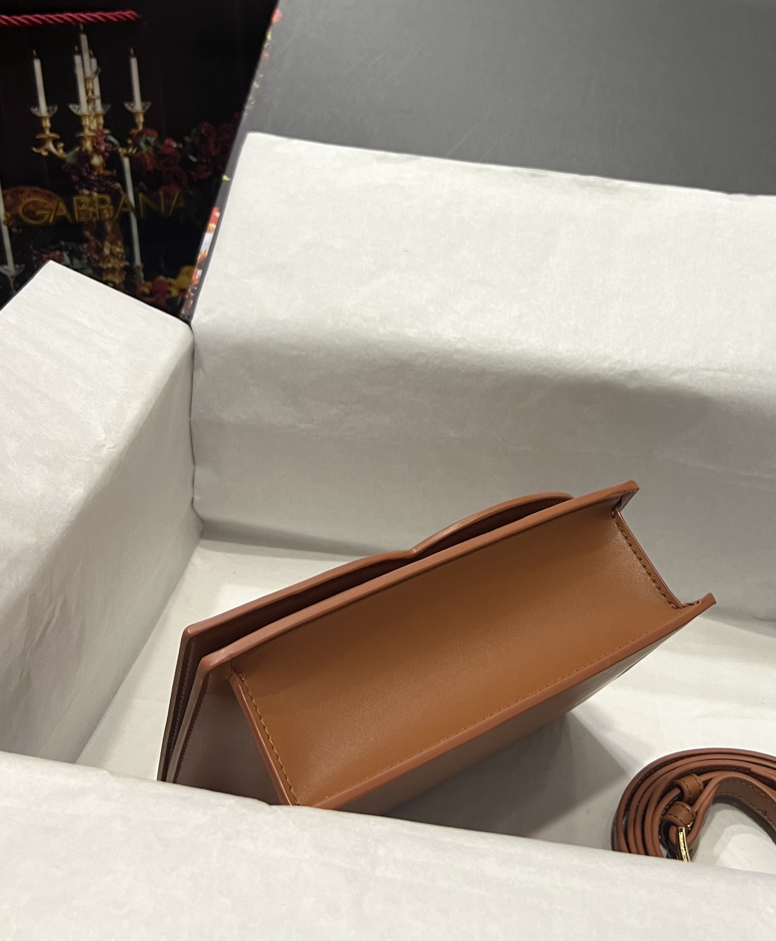 [TOP] Dolce & Gabbana D&G Calfskin DG Logo Bag 16*20*5.5 - Brown