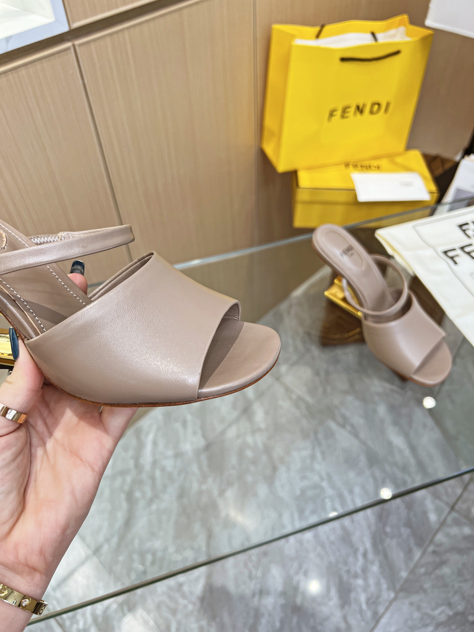 [TOP] FENDI First High Heel - Flesh pink