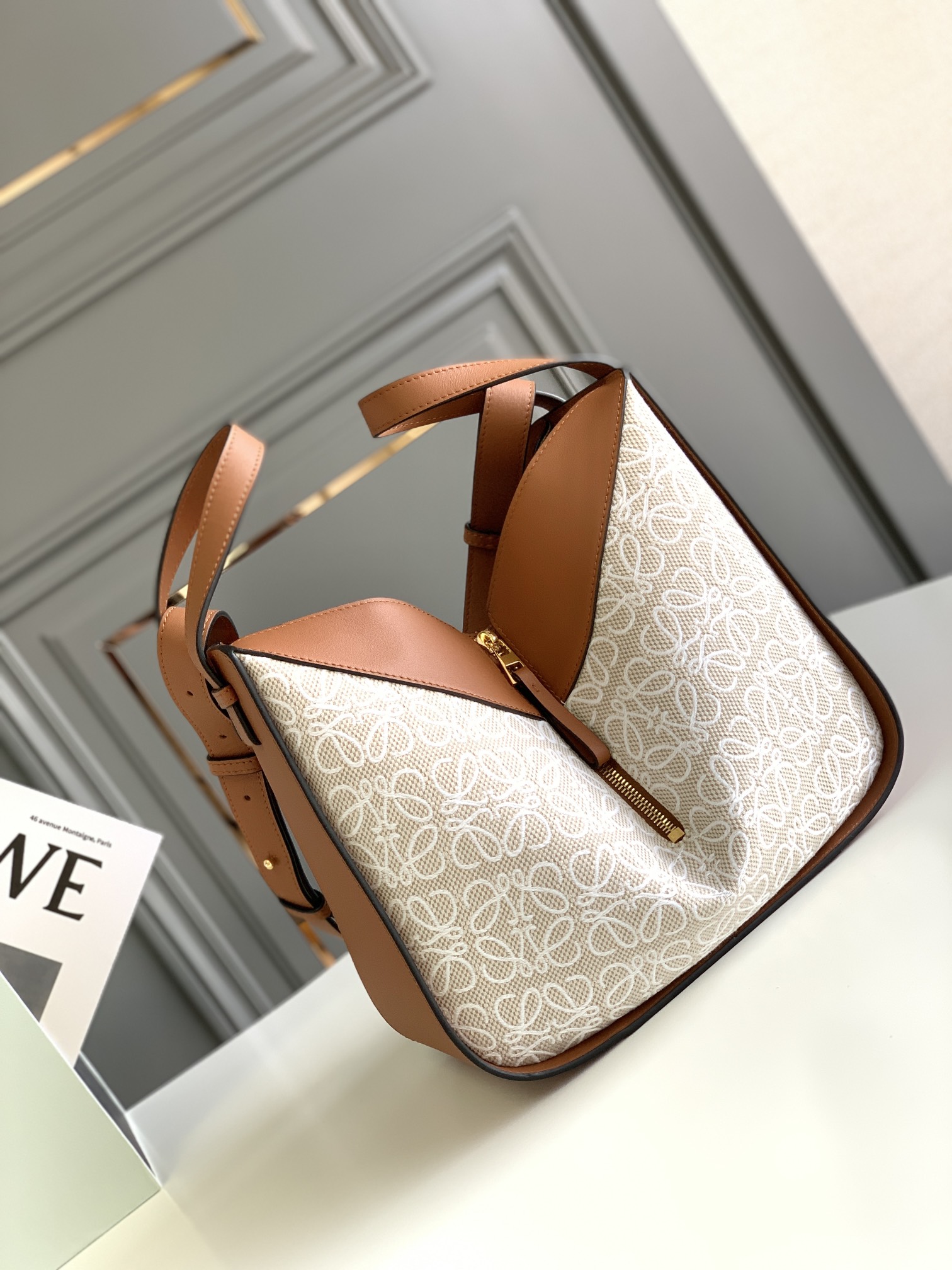 [TOP] LOEWE Calfskin Anagram Hammock Bag 29*14*26cm - Brown