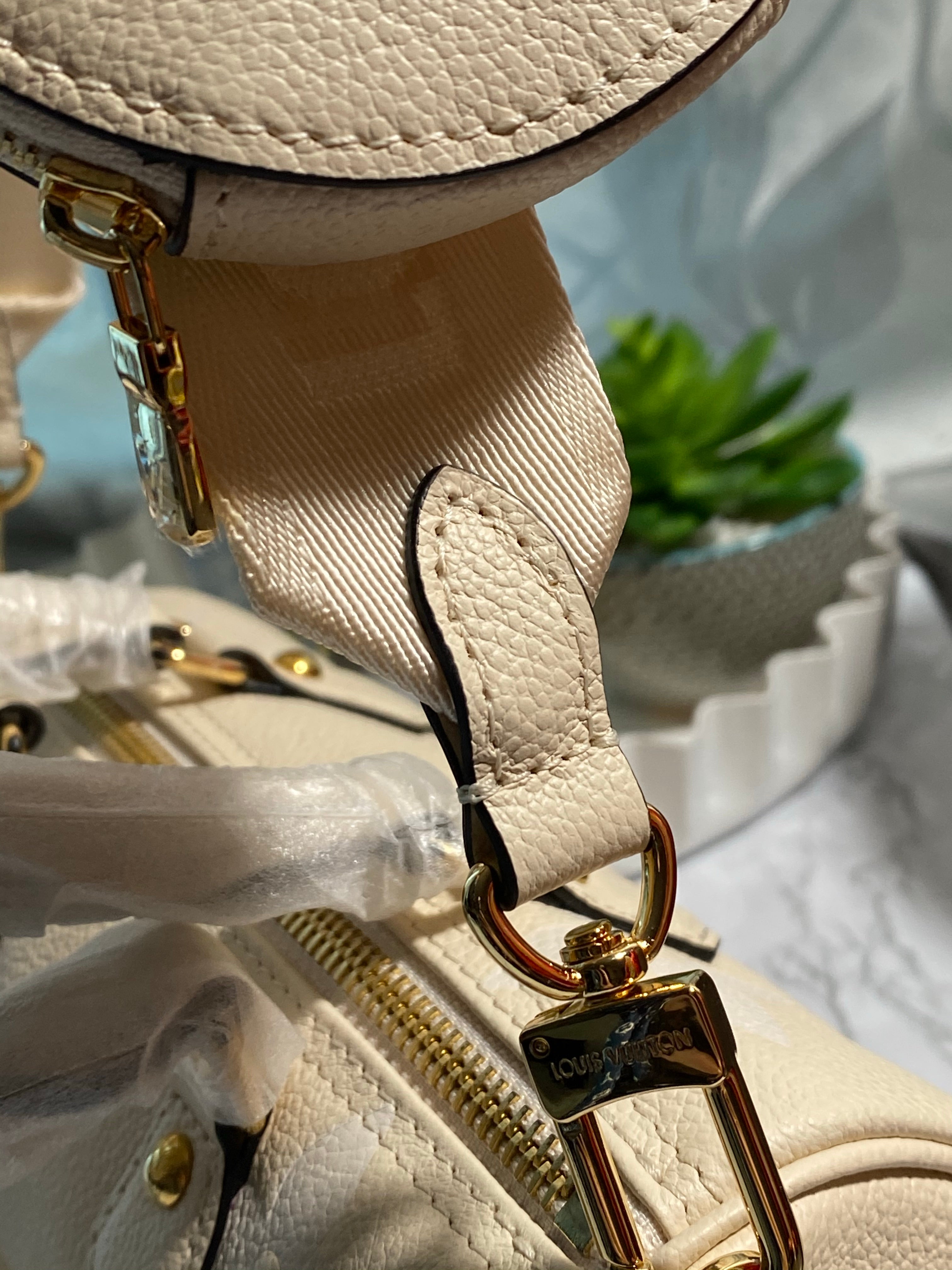 [TOP] Louis Vuitton LV Papillon BB Bag 20 x 10 x 10CM- Cream