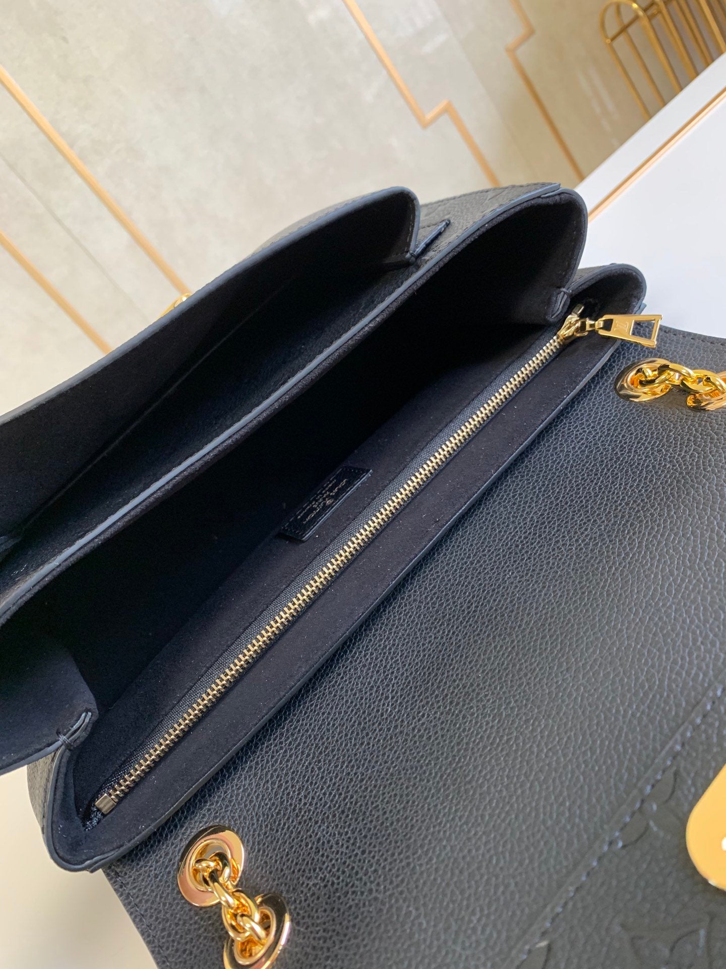 [TOP] Louis Vuitton LV L*V Vavin BB PM Empreinte Bag 25.0 x 17.0 x 9.5 cm  - Black