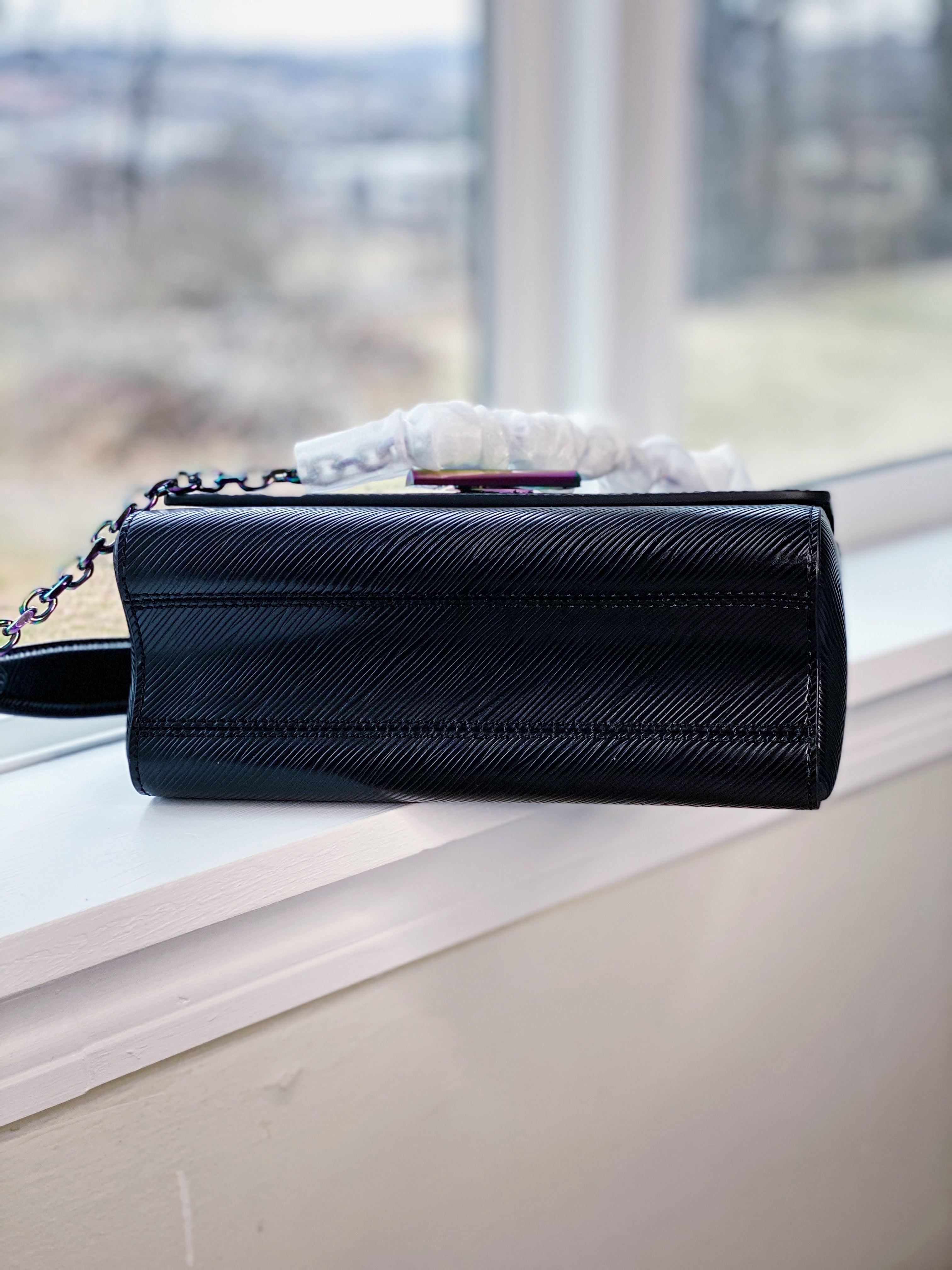 [TOP] Louis Vuitton LV £V Epi Twist Chain Bag 23X17X9.5CM - BLACK