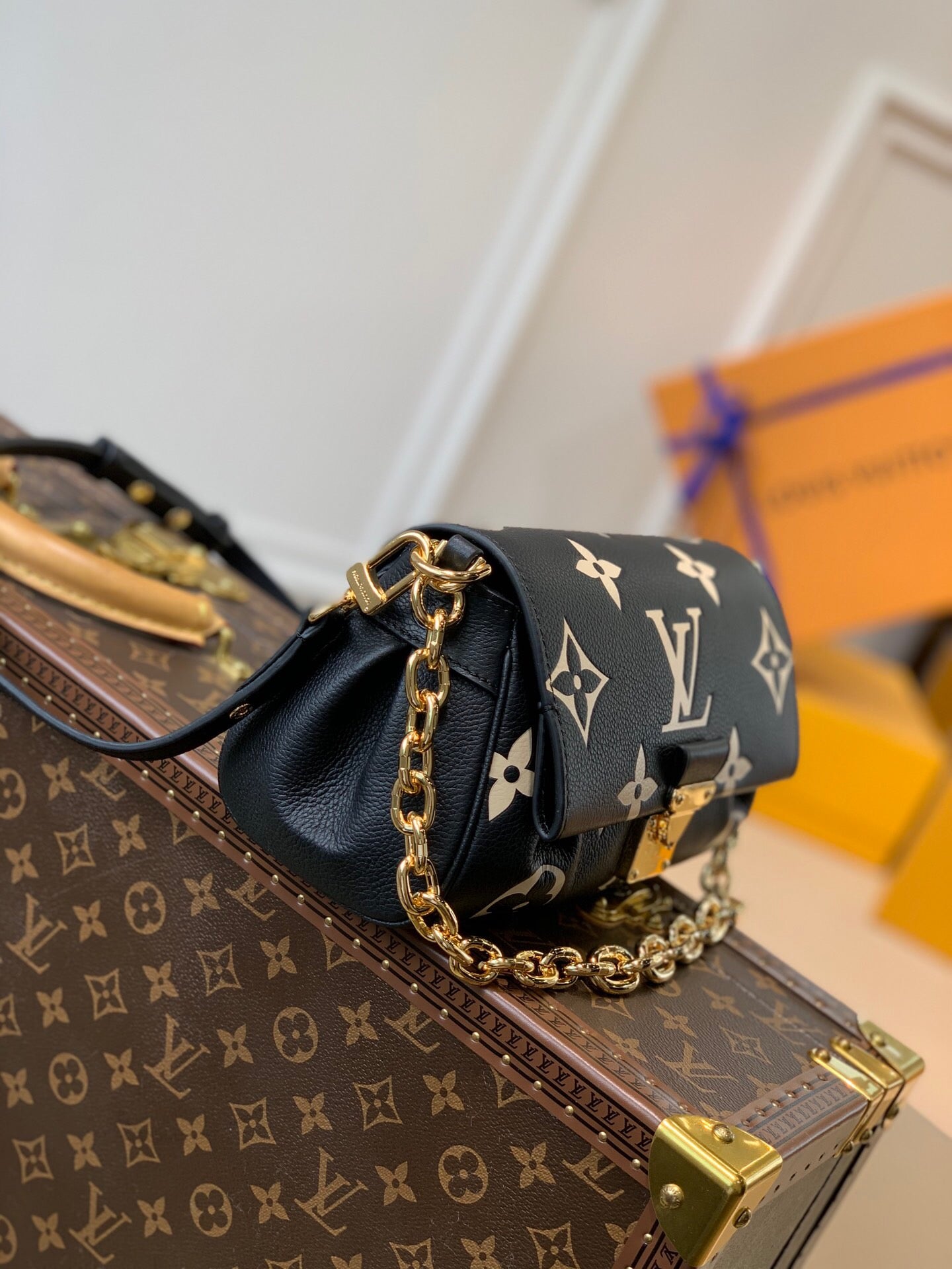[TOP] Louis Vuitton LV  Favorite Bag 20.5x13.5x12cm- Black