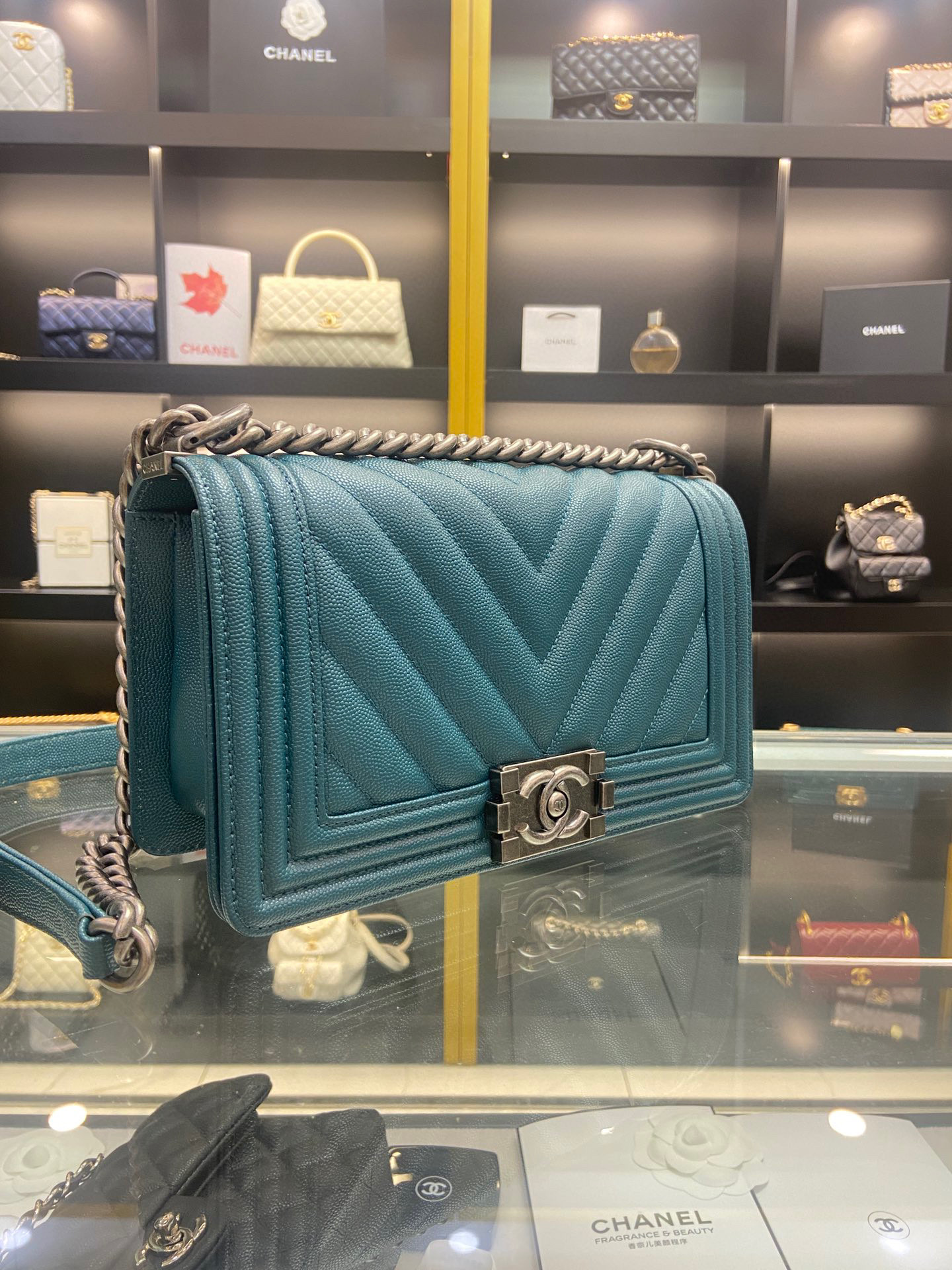 [TOP] CHANEL Boy Bag Ball pattern Medium 25cm - Macaron Blue & SHW