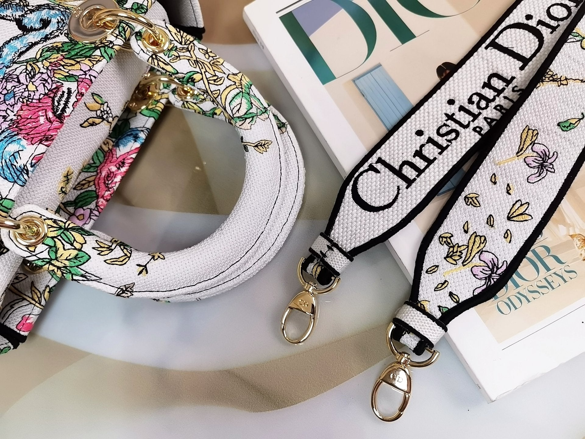 [TOP] Christian Dior Lady Christian Dior Bag D-Lite Embroidery Constellation Medium - White