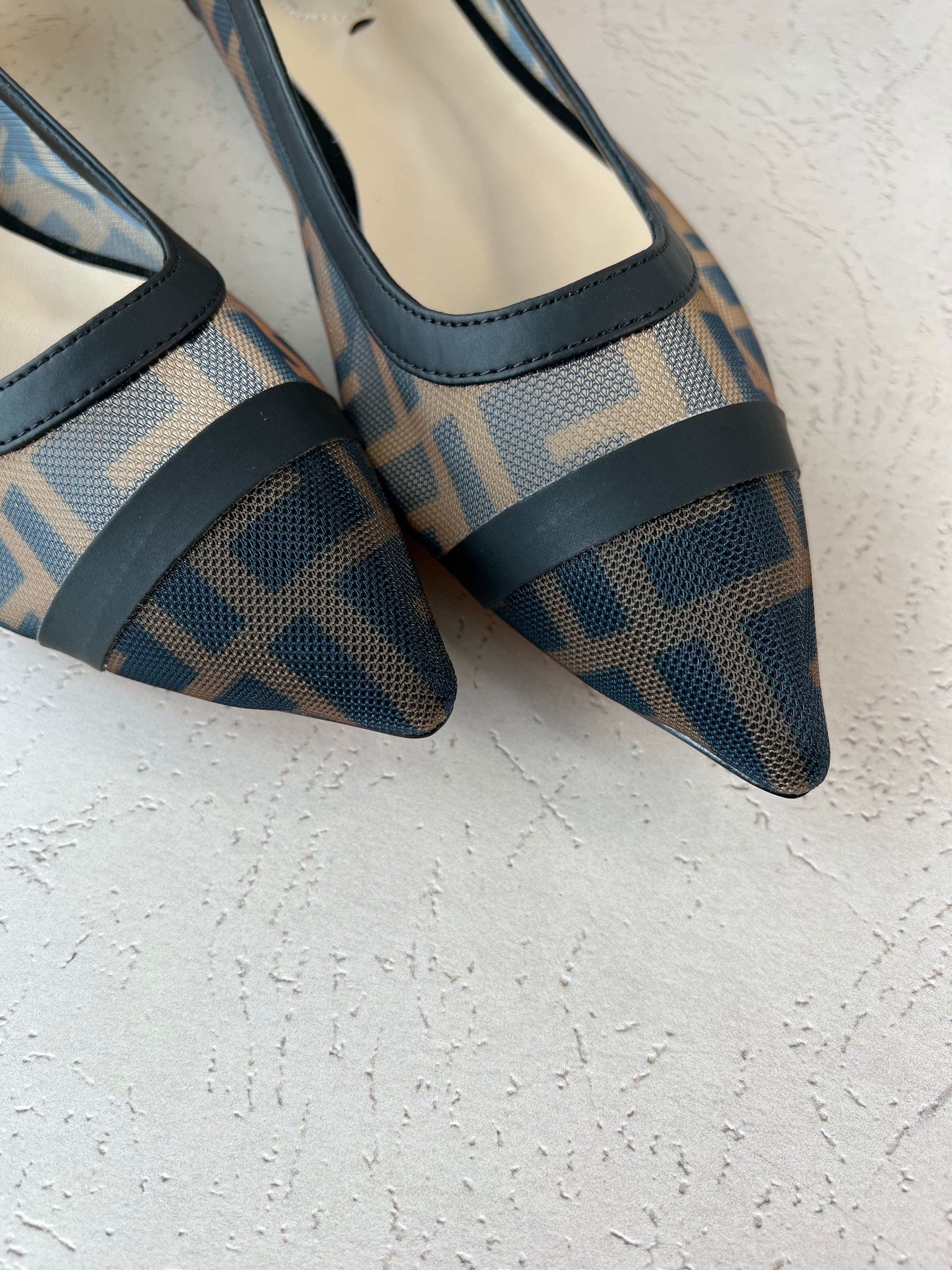 [TOP] FENDI FENDI Colibri Mesh Pointy Toes Flat Sandals