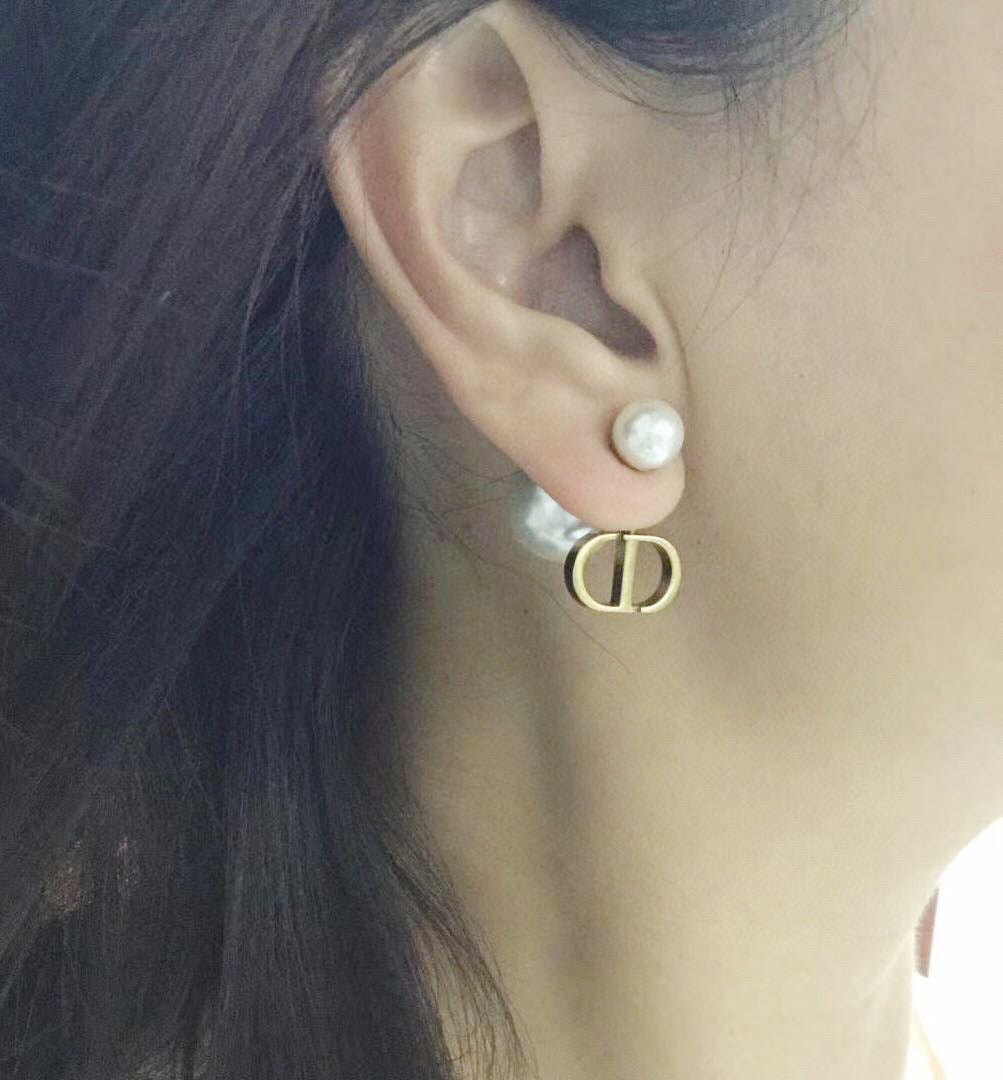 [Top] Christian Dior Pearly Stud Earrings