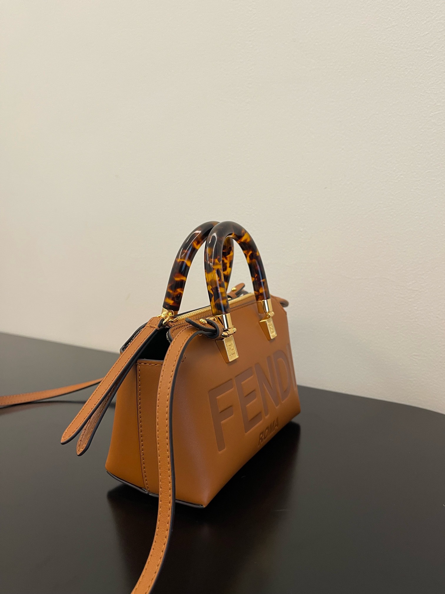 [TOP] FENDI By The Way Boston Bag Mini 17x18x8cm - Brown
