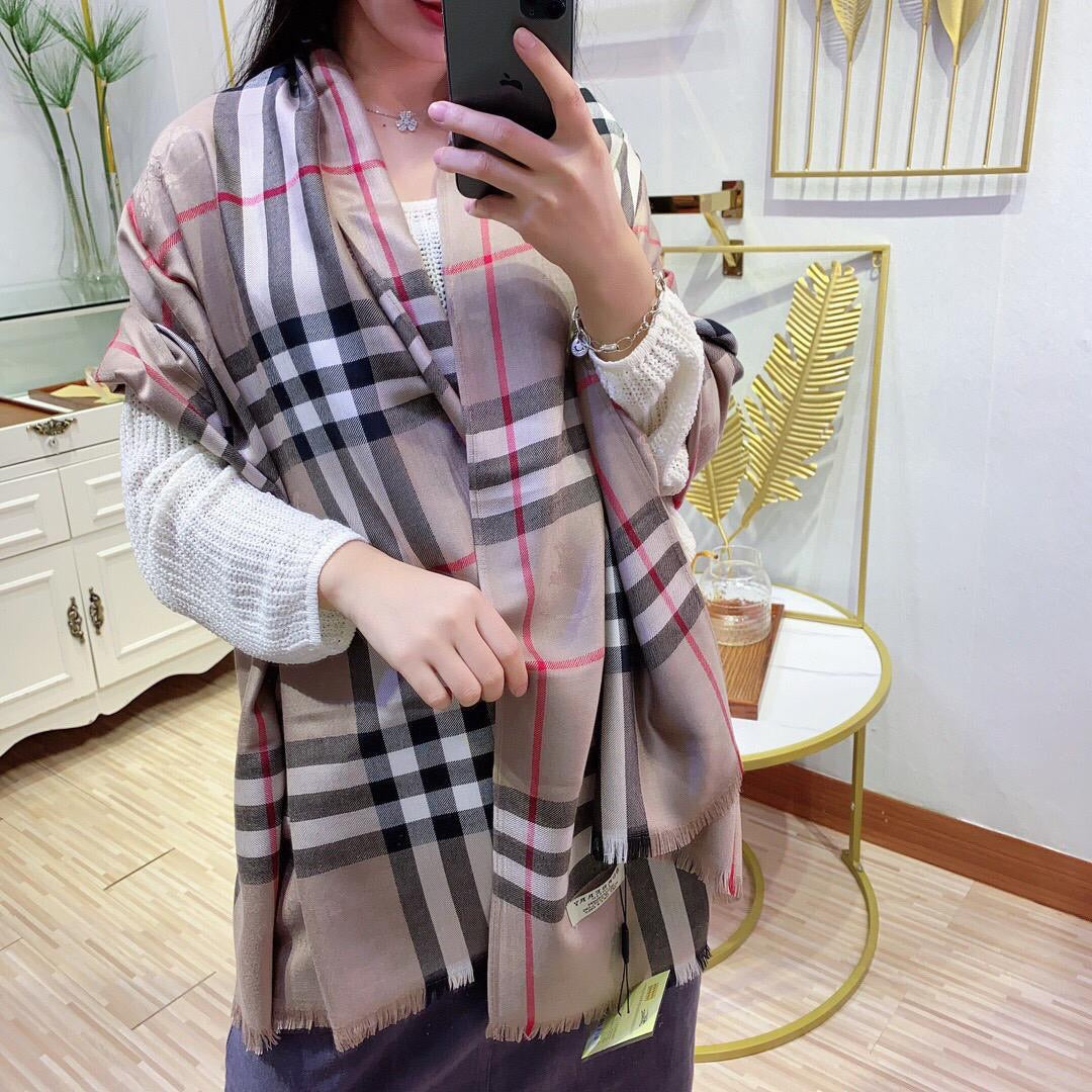 [TOP] BURBERRY Wool and Silk Scarf - 711 Luxury