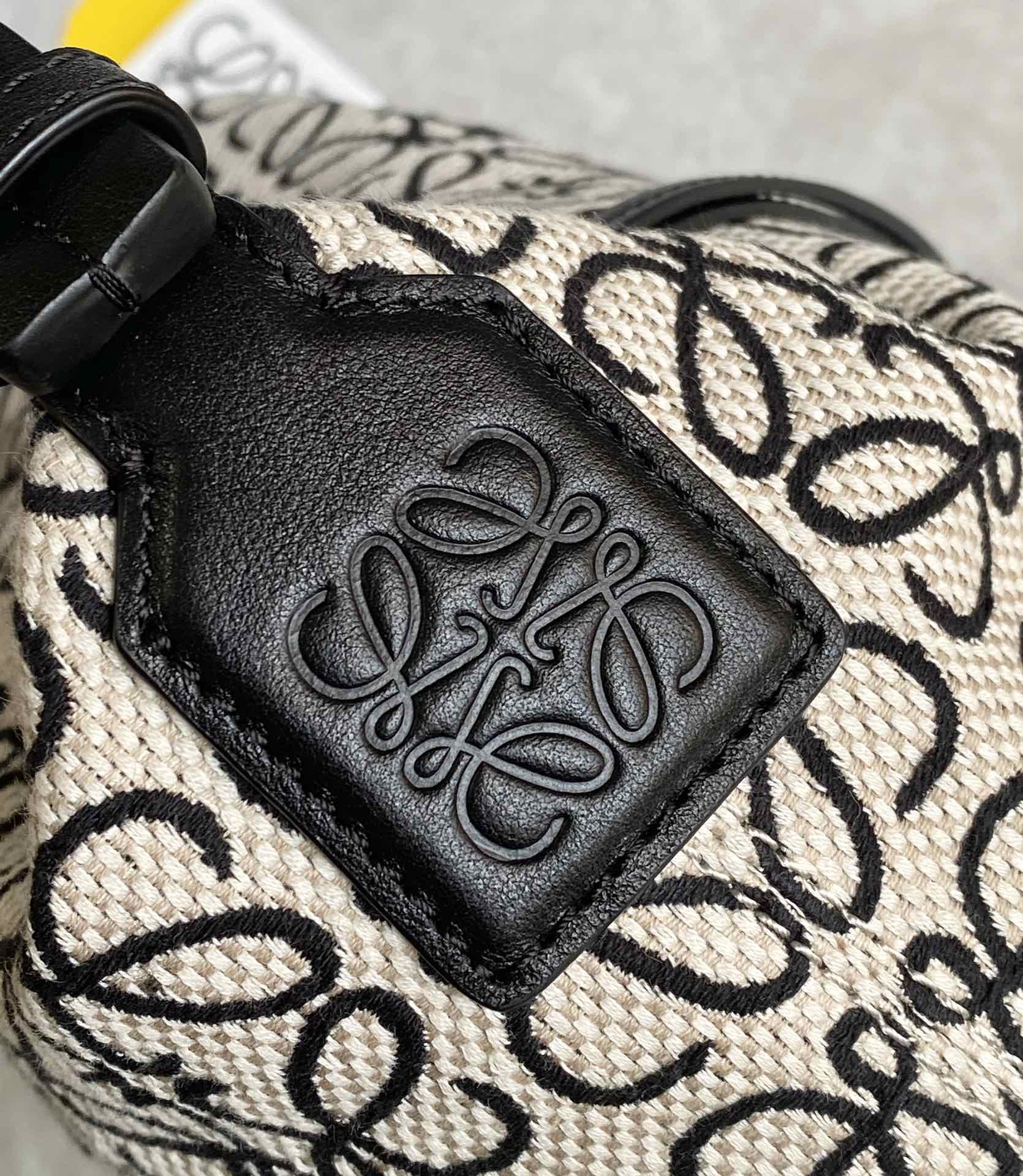 [TOP] LOEWE Cubi Bag Anagram 21*12*17cm/25*21*16.5cm - Black White