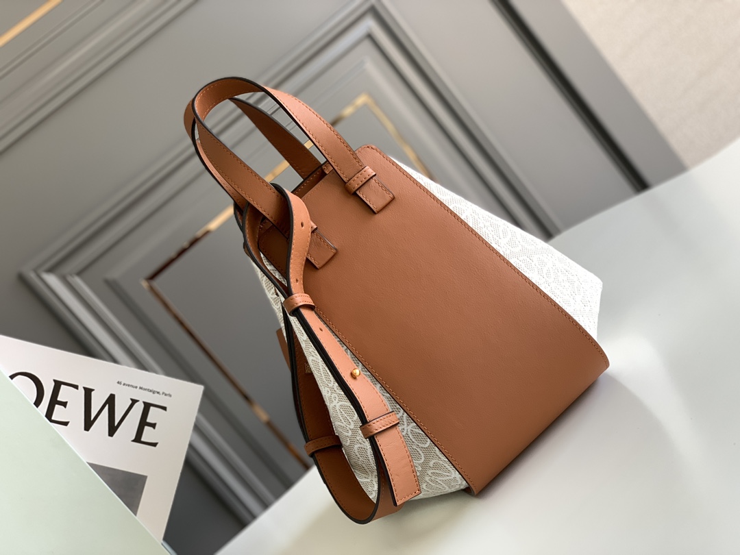 [TOP] LOEWE Calfskin Anagram Hammock Bag 29*14*26cm - Brown