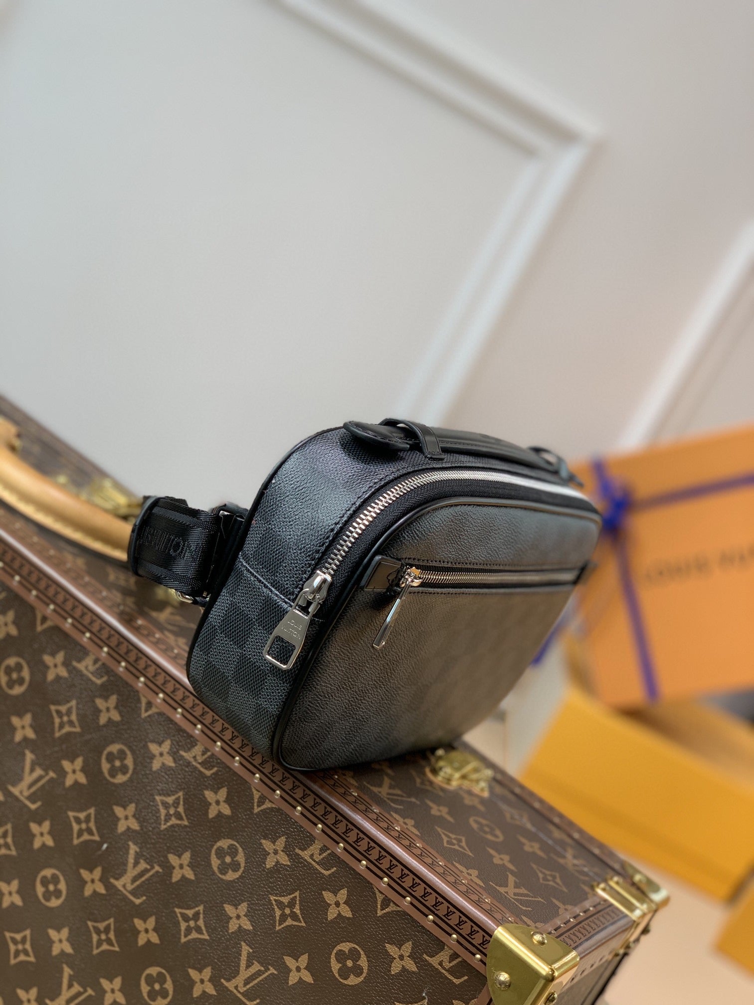 [TOP] Louis Vuitton LV  Ambler Damier Ebene Belt Bag 17 × 26 ×5 cm- Black