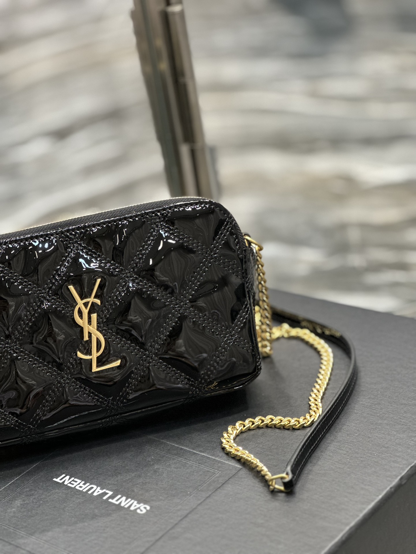 [TOP] Yves Saint Laurent YSL BECKY Patent Leather Shoulder Bag - GHW