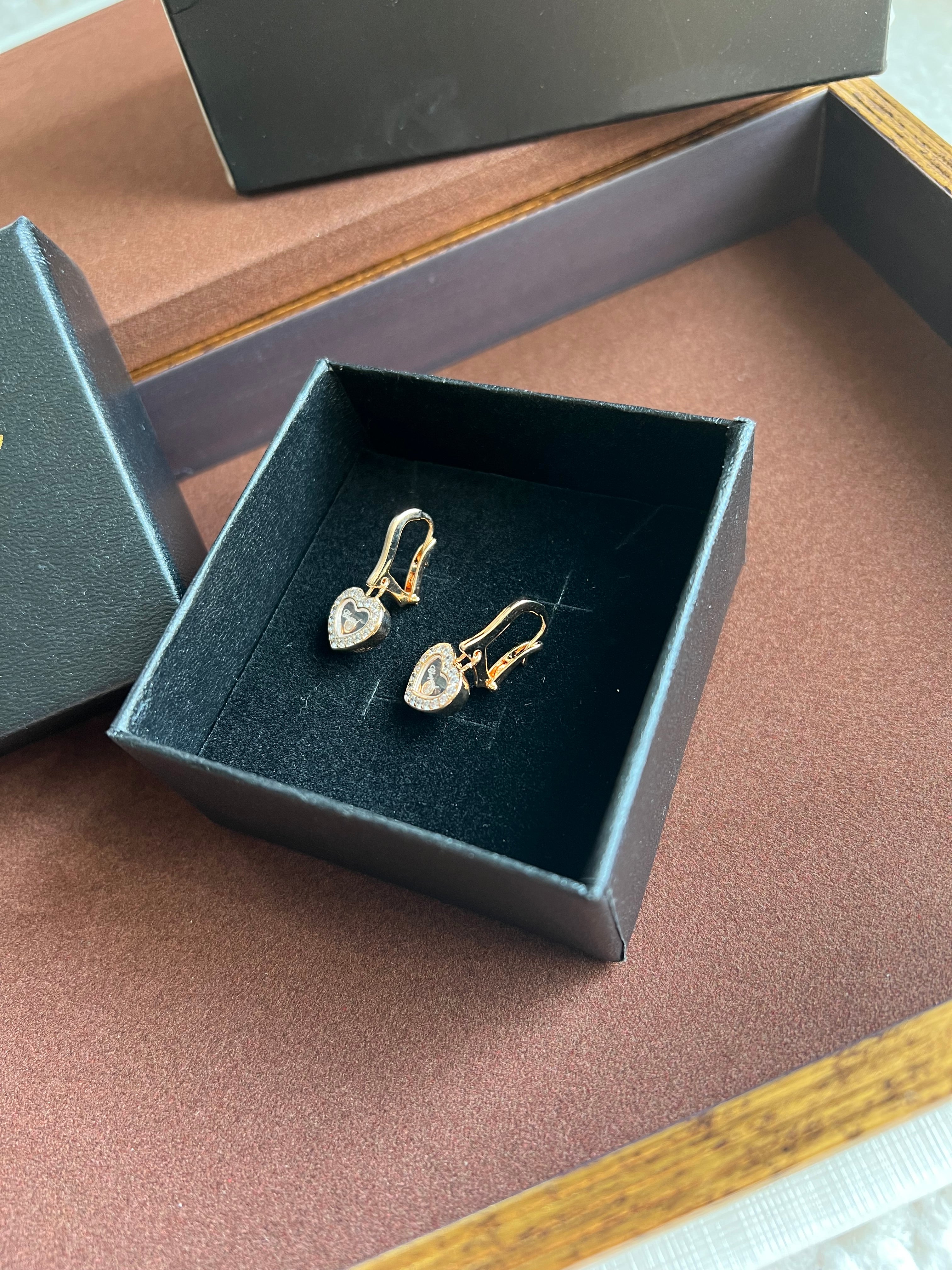 [TOP] Ch0pard Heart Dangle Earrings w Stones - Gold