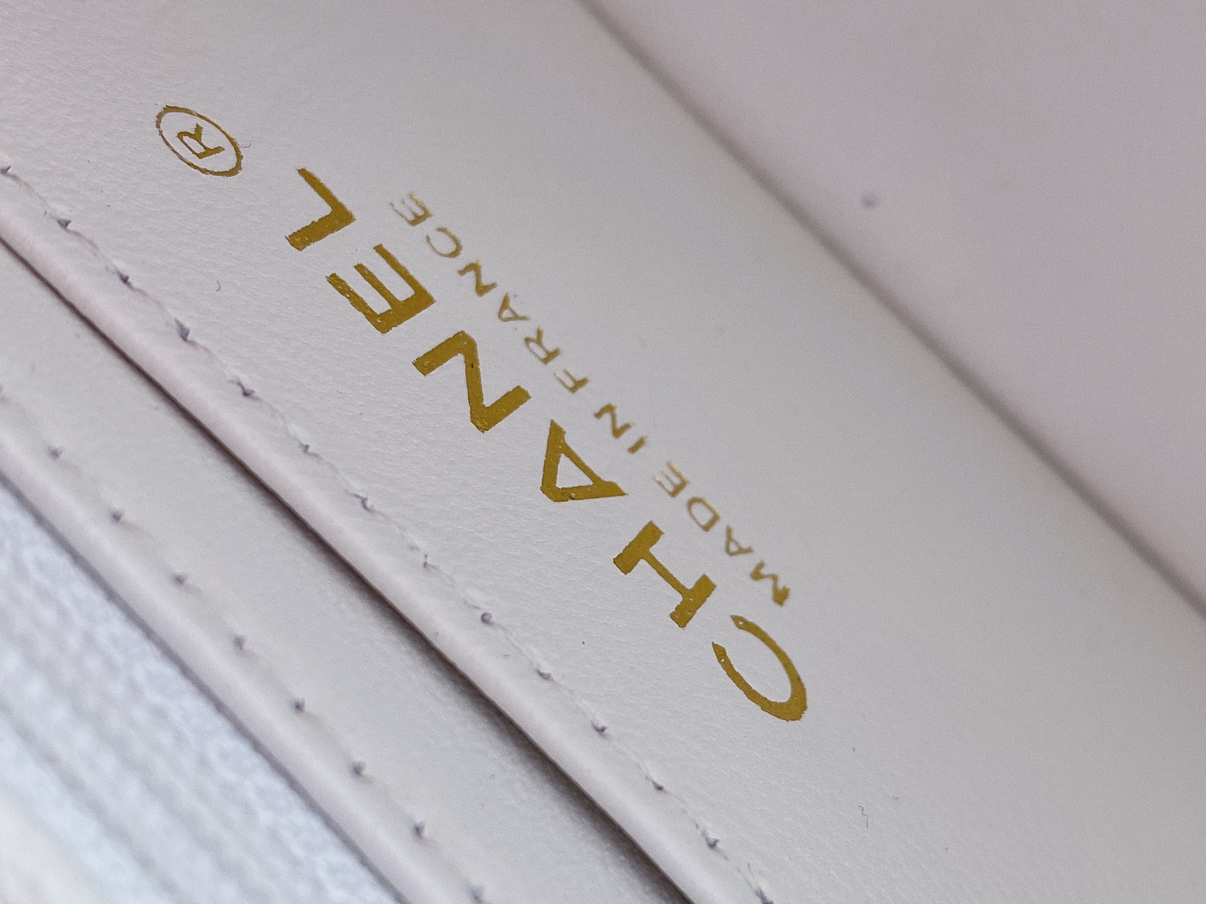 [TOP] CHANEL Classic Flap Bag with Top Handle Caviar Skin New Mini 20cm - White & GHW