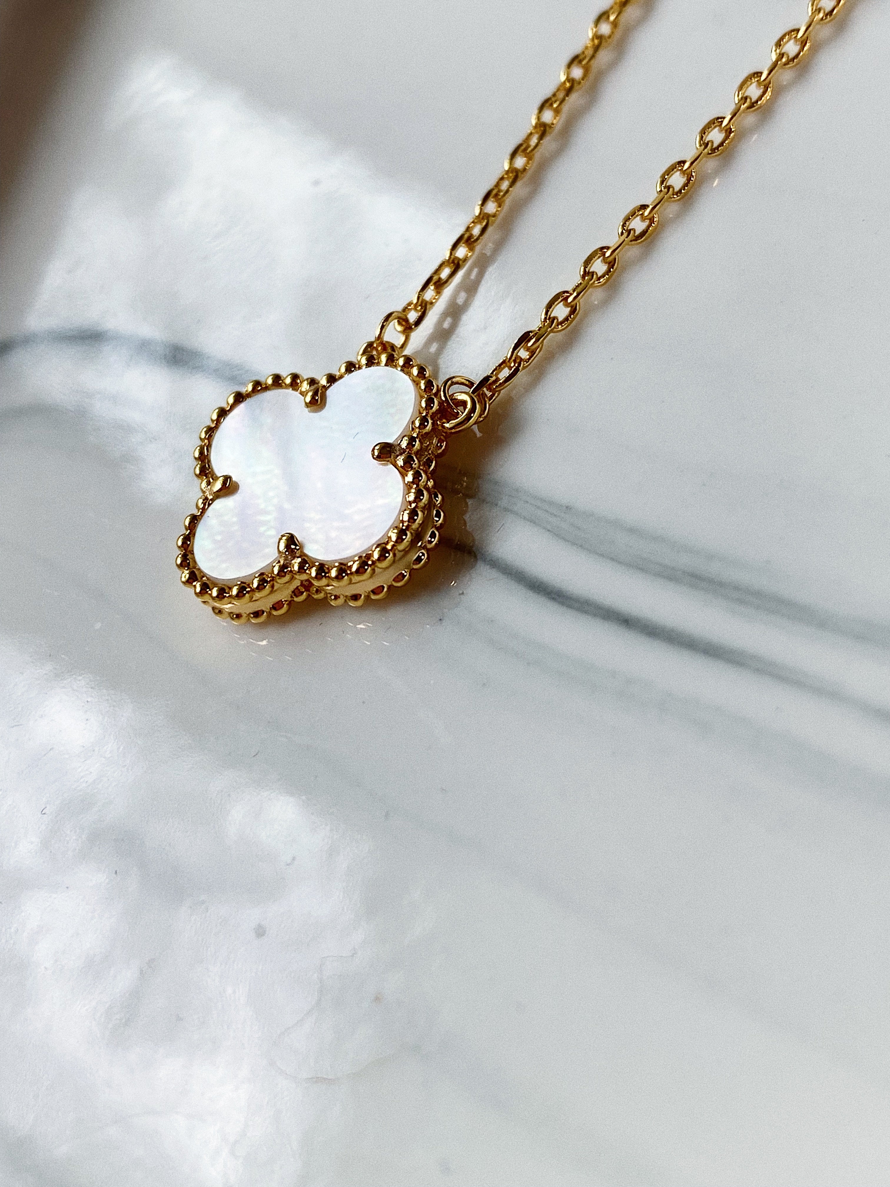 [TOP] Van Cleef & Arpels VCA Mother Of Pearl 1 Motif - White